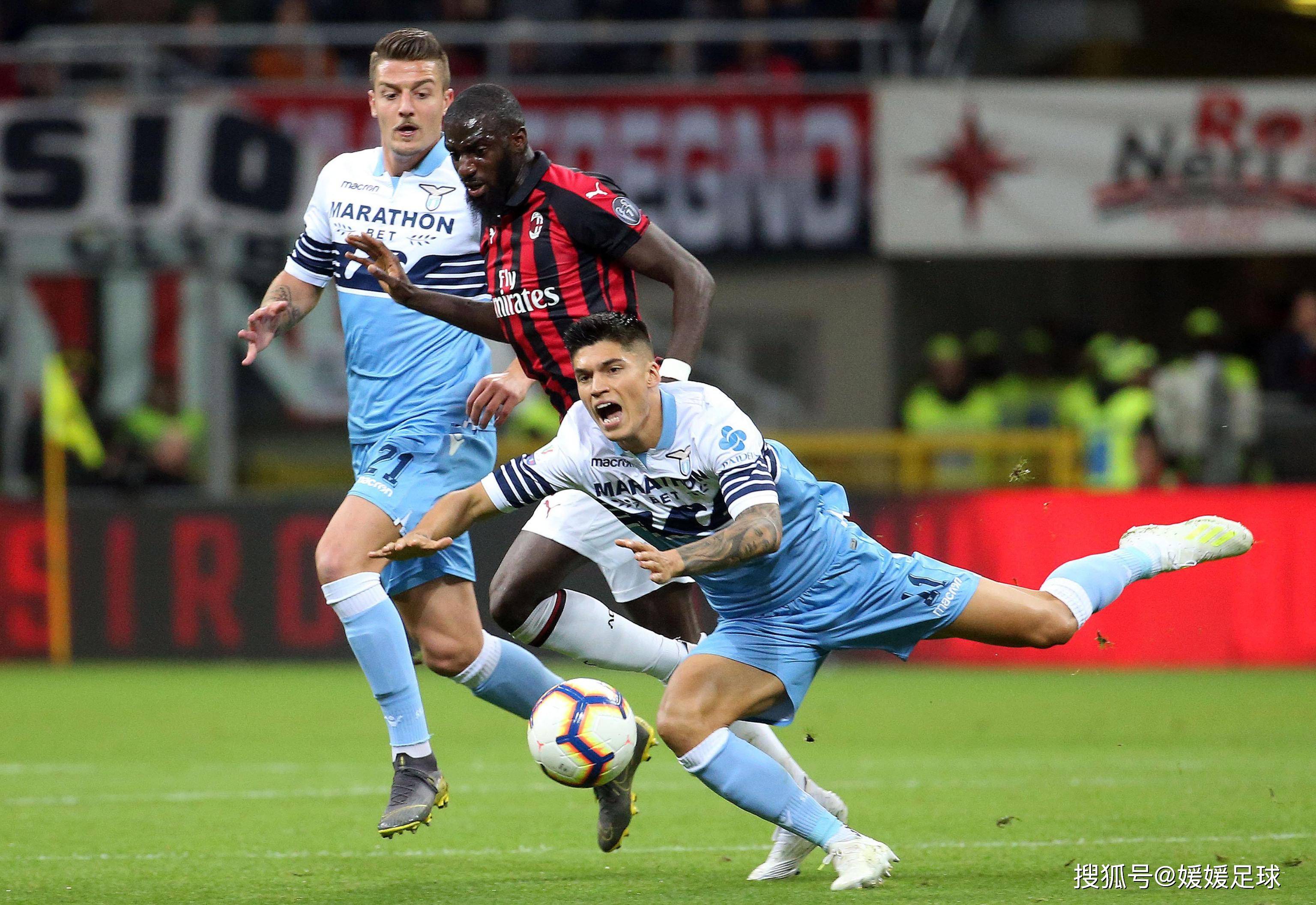 美国足球队在国际比赛中表现出色 美国足球队在国际比赛中表现出色