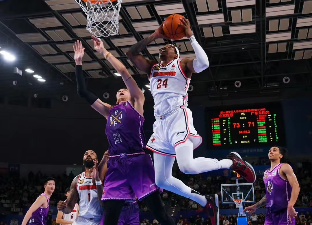 开云APP-比赛中球队合作默契，取得巨大突破