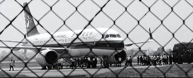 包含曼谷华机队球员合力斩获胜利，晋级前景广阔的词条