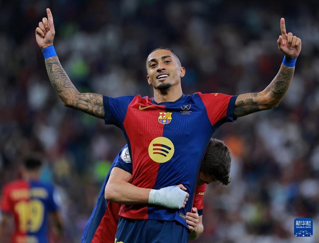 巴塞罗那客场逆转战胜对手,保住冠军希望 巴塞罗那客场逆转战胜对手,保住冠军希望