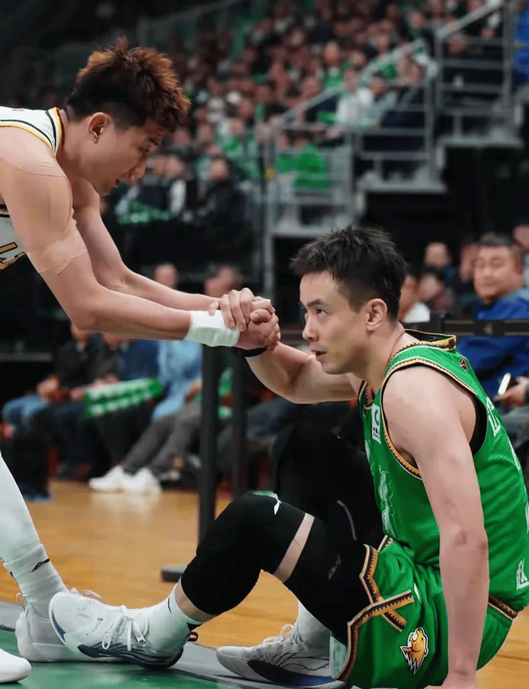 包含强队对决场面激烈,CBA比赛实力对决的词条 包含强队对决场面激烈,CBA比赛实力对决的词条