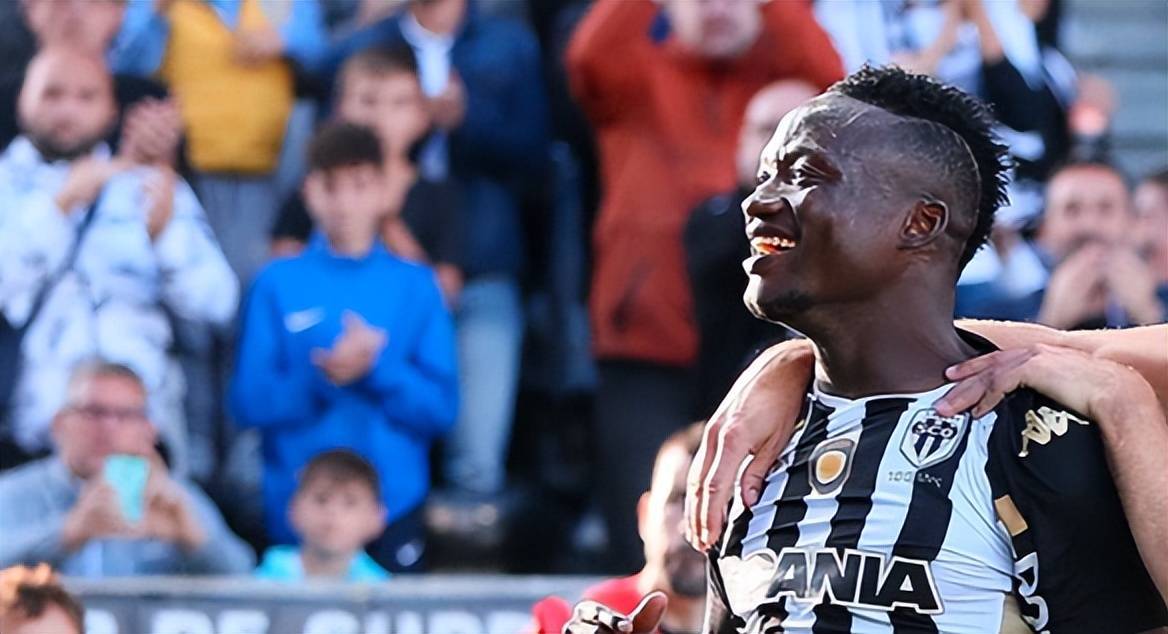 里昂战胜昂热,取得胜利保持不败的简单介绍 里昂战胜昂热,取得胜利保持不败的简单介绍