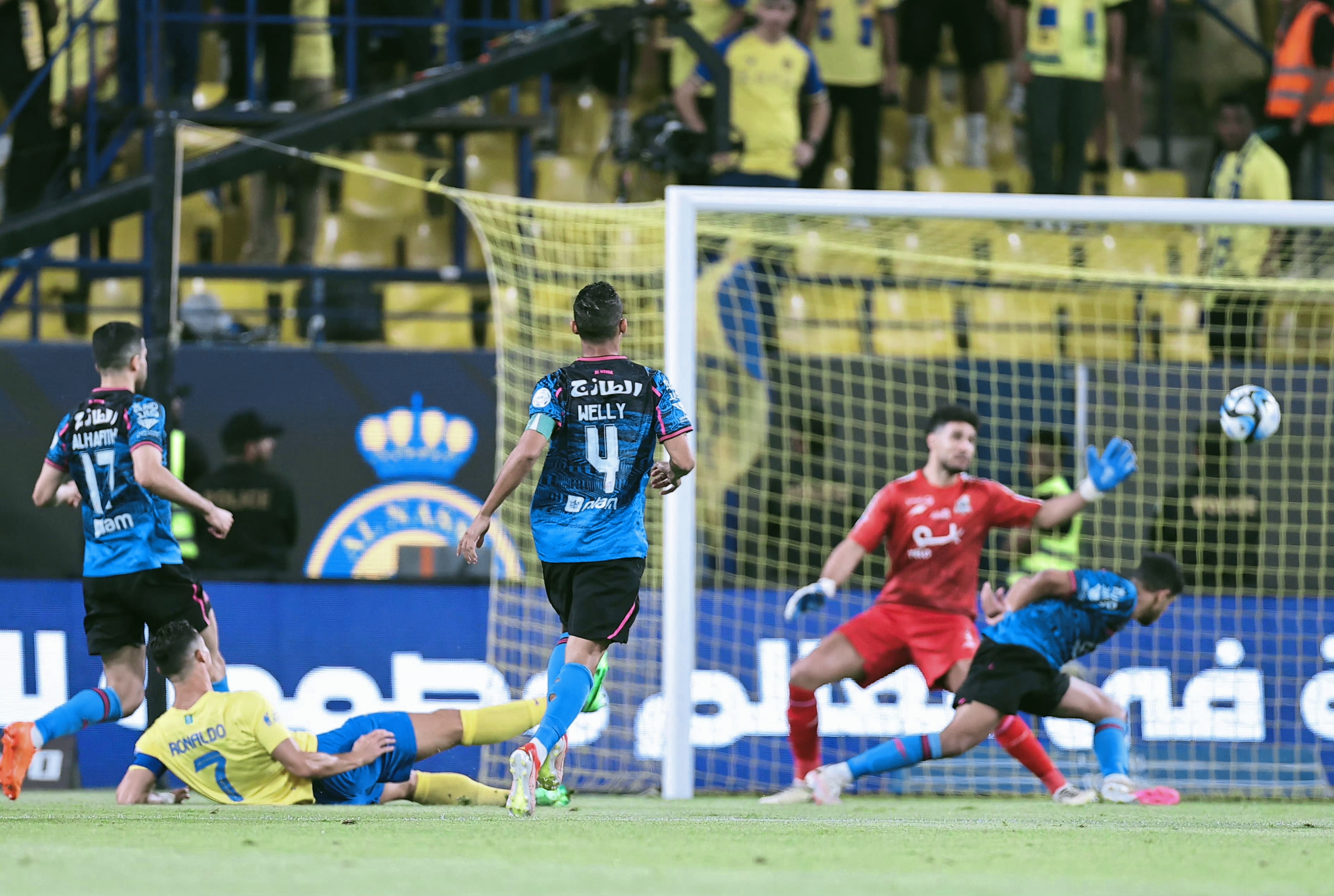 阿联酋队在与沙特队的比赛中意外失利 阿联酋队在与沙特队的比赛中意外失利