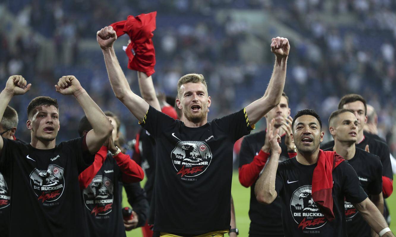 开云体育app-洲际足球赛场上的豪门球队集结全力