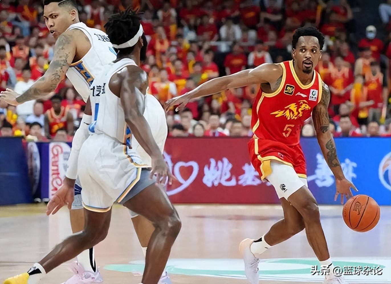 全队集体失常！球队关键比赛中突遭大败的简单介绍