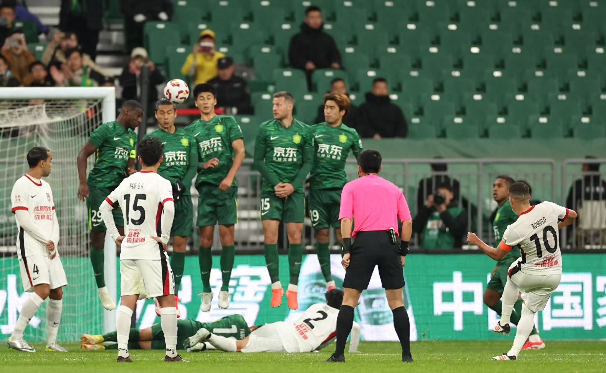 国安中场组织能力突出,多次传球成功 国安中场组织能力突出,多次传球成功