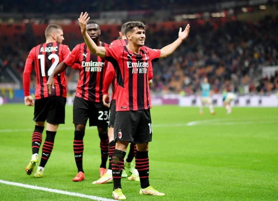 AC米兰客场战胜国际米兰,豪取三分!的简单介绍 AC米兰客场战胜国际米兰,豪取三分!的简单介绍