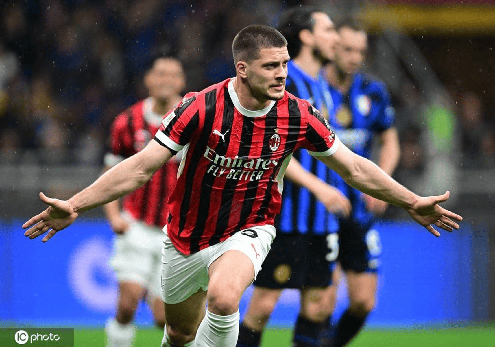 AC米兰客场战胜国际米兰,豪取三分!的简单介绍 AC米兰客场战胜国际米兰,豪取三分!的简单介绍