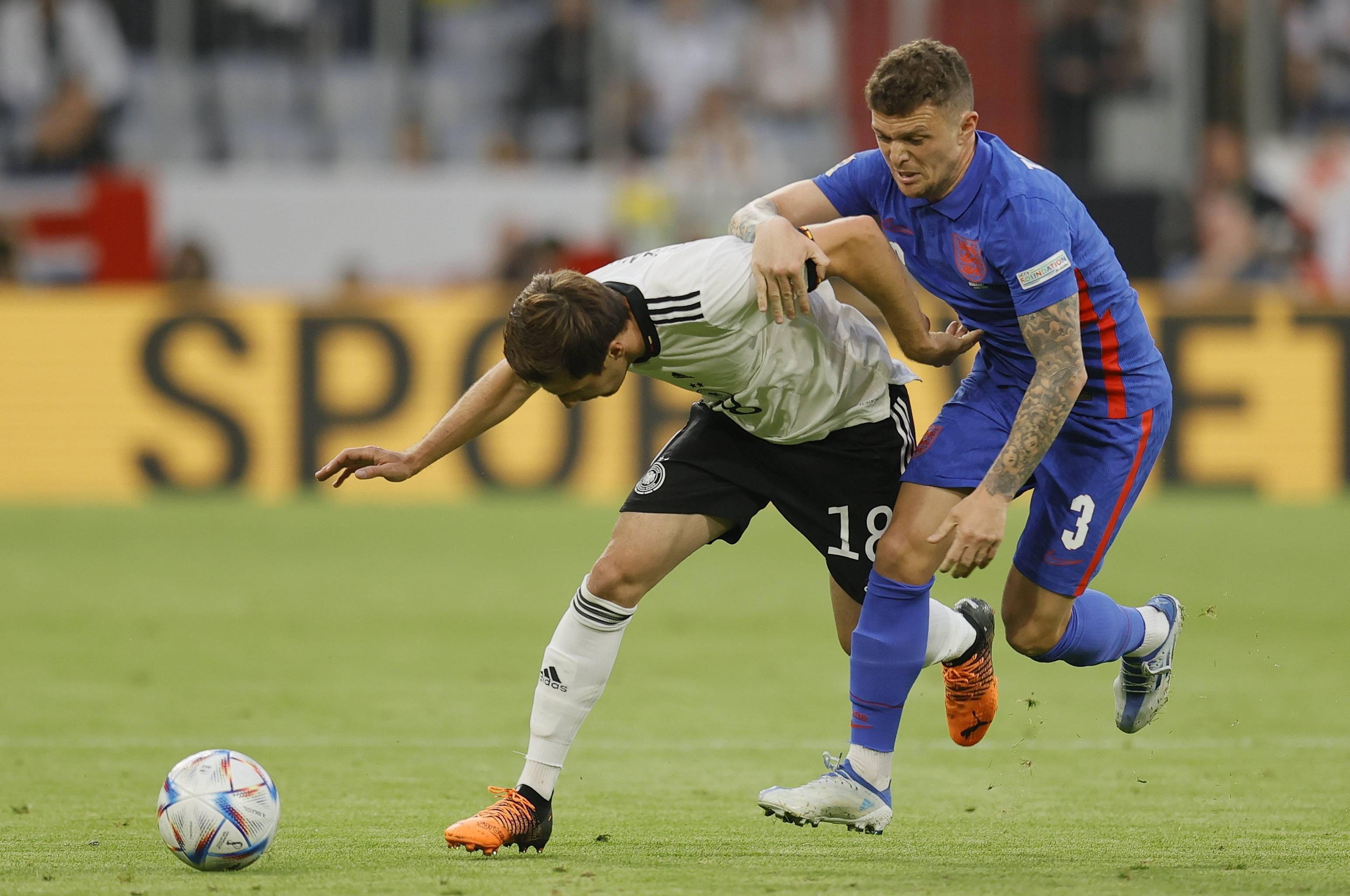 荷兰连扳三球，逆转北爱尔兰