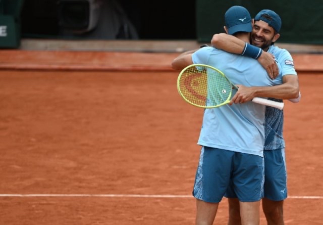 运动场上迎来一场激动人心的对决 运动场上迎来一场激动人心的对决