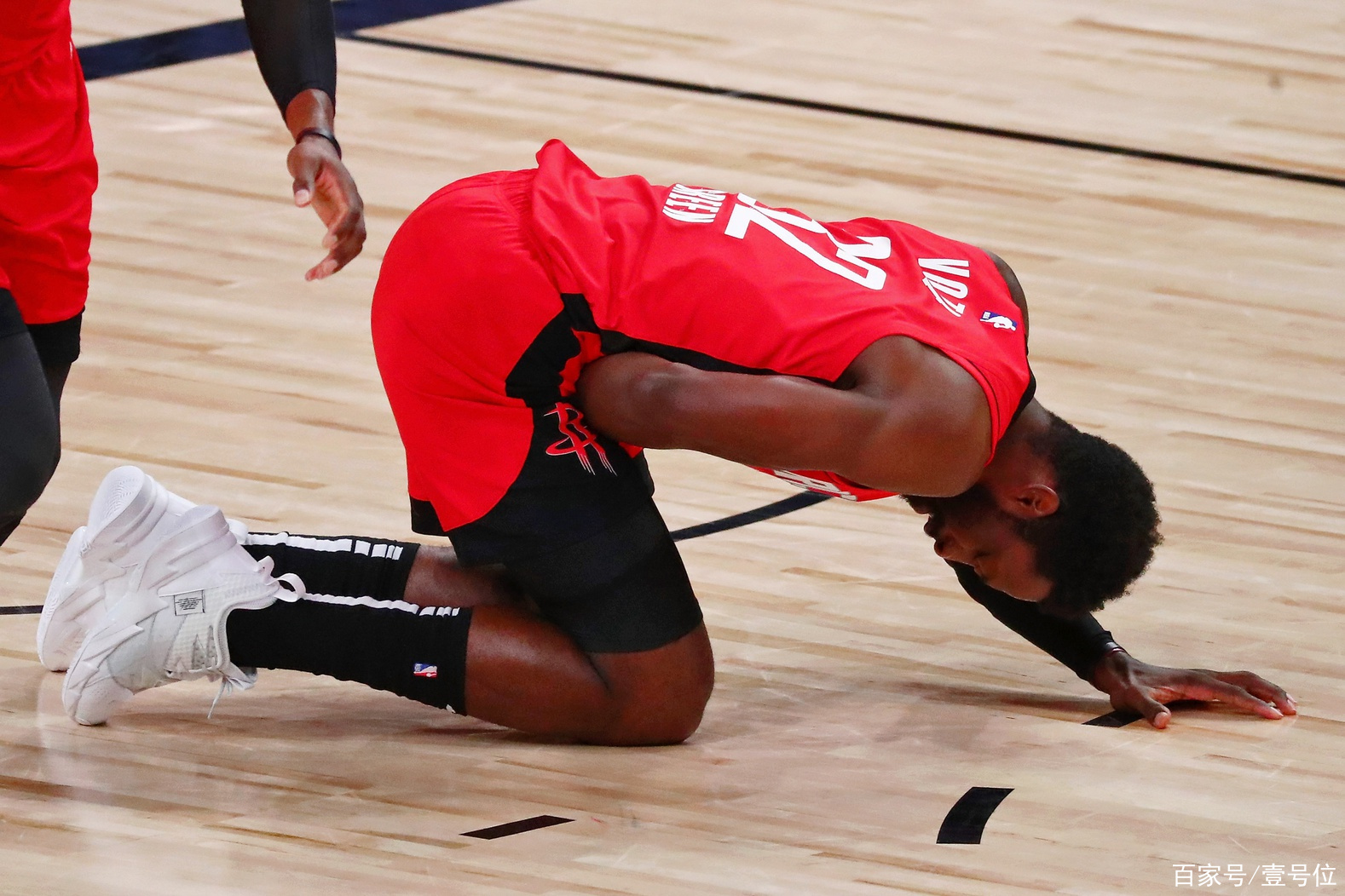 北欧篮球冠军赛场上火药味十足