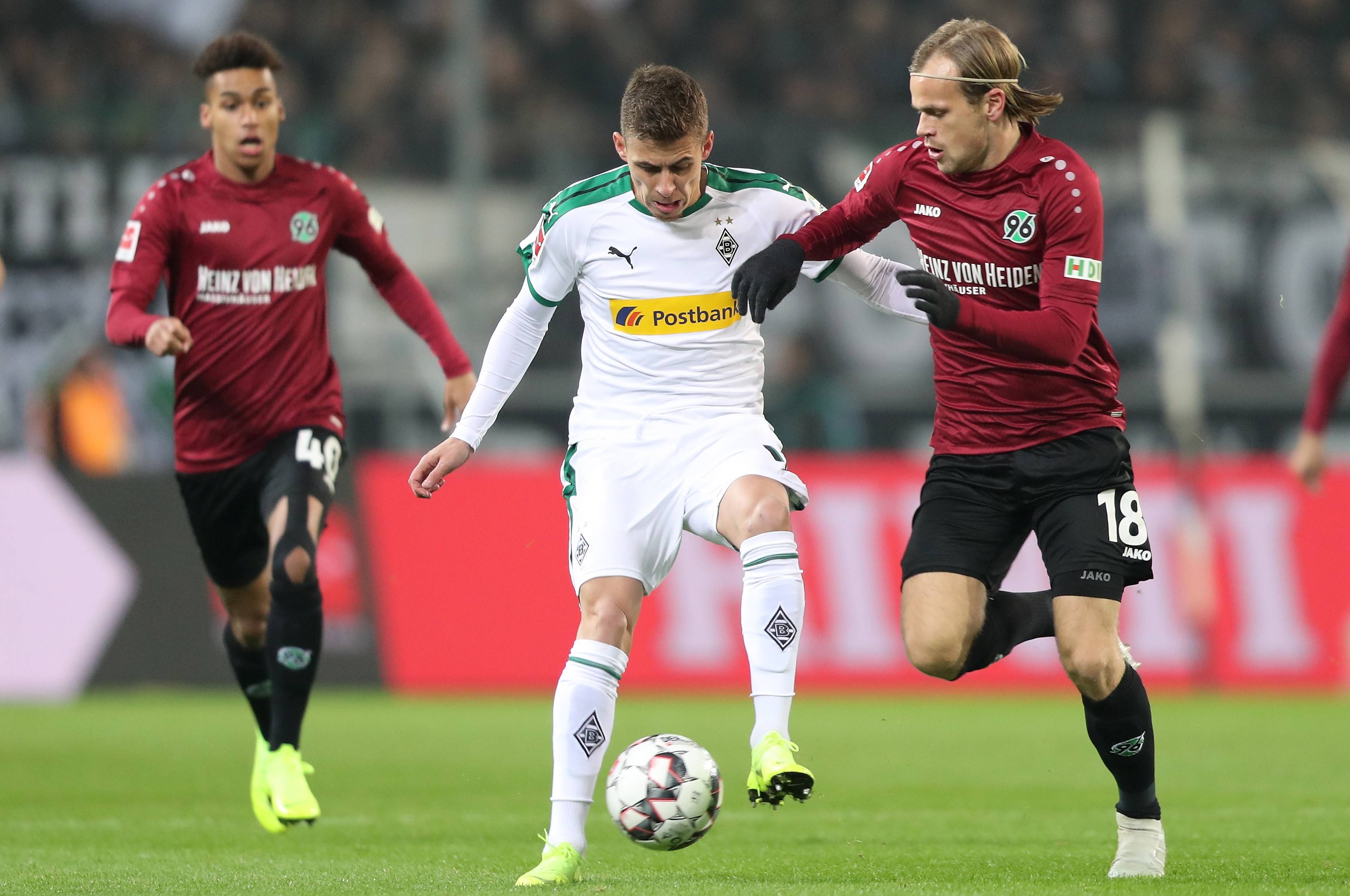 沙尔克主场失利,球队需调整状态 沙尔克主场失利,球队需调整状态