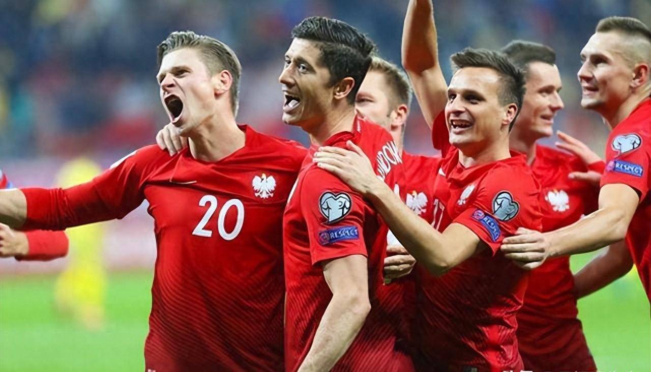 欧预赛:乌克兰队大胜俄罗斯队,晋级四强 欧预赛:乌克兰队大胜俄罗斯队,晋级四强