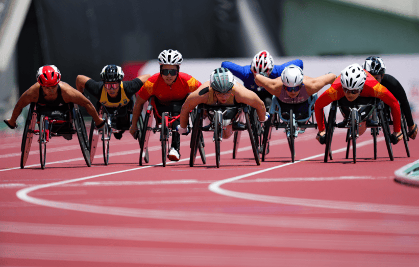 运动员们在比赛中展现出色表现 运动员们在比赛中展现出色表现