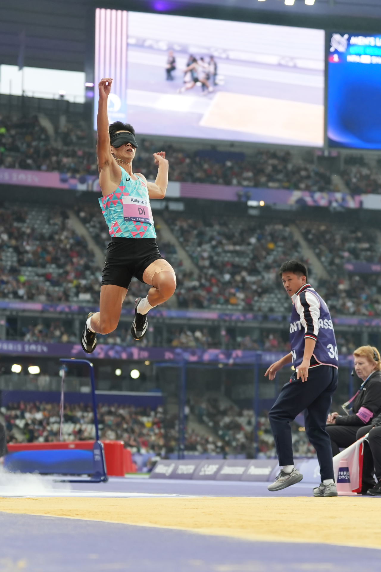 运动员们在比赛中展现出色表现 运动员们在比赛中展现出色表现