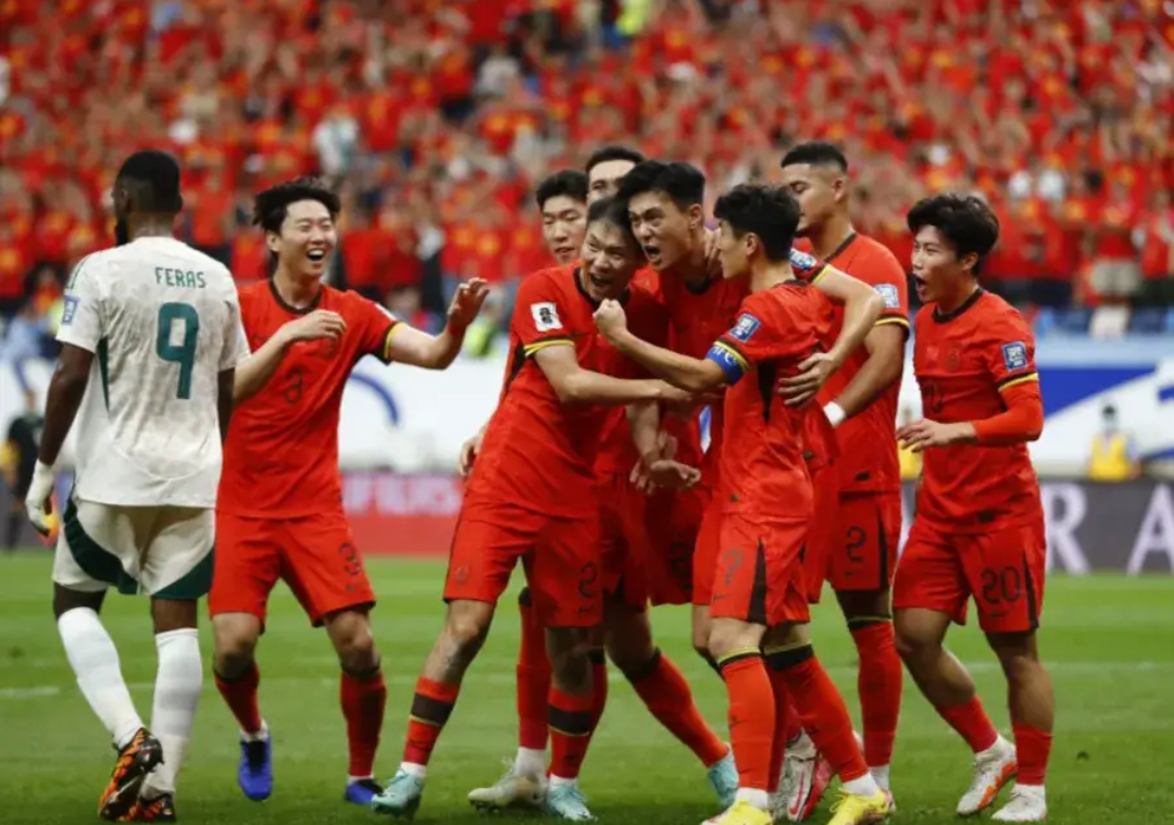 包含梦幻开局：国际比赛中一支强队获胜的词条