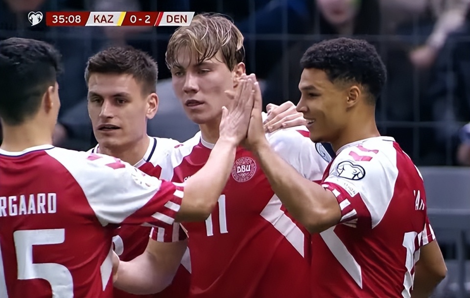 包含梦幻开局：国际比赛中一支强队获胜的词条