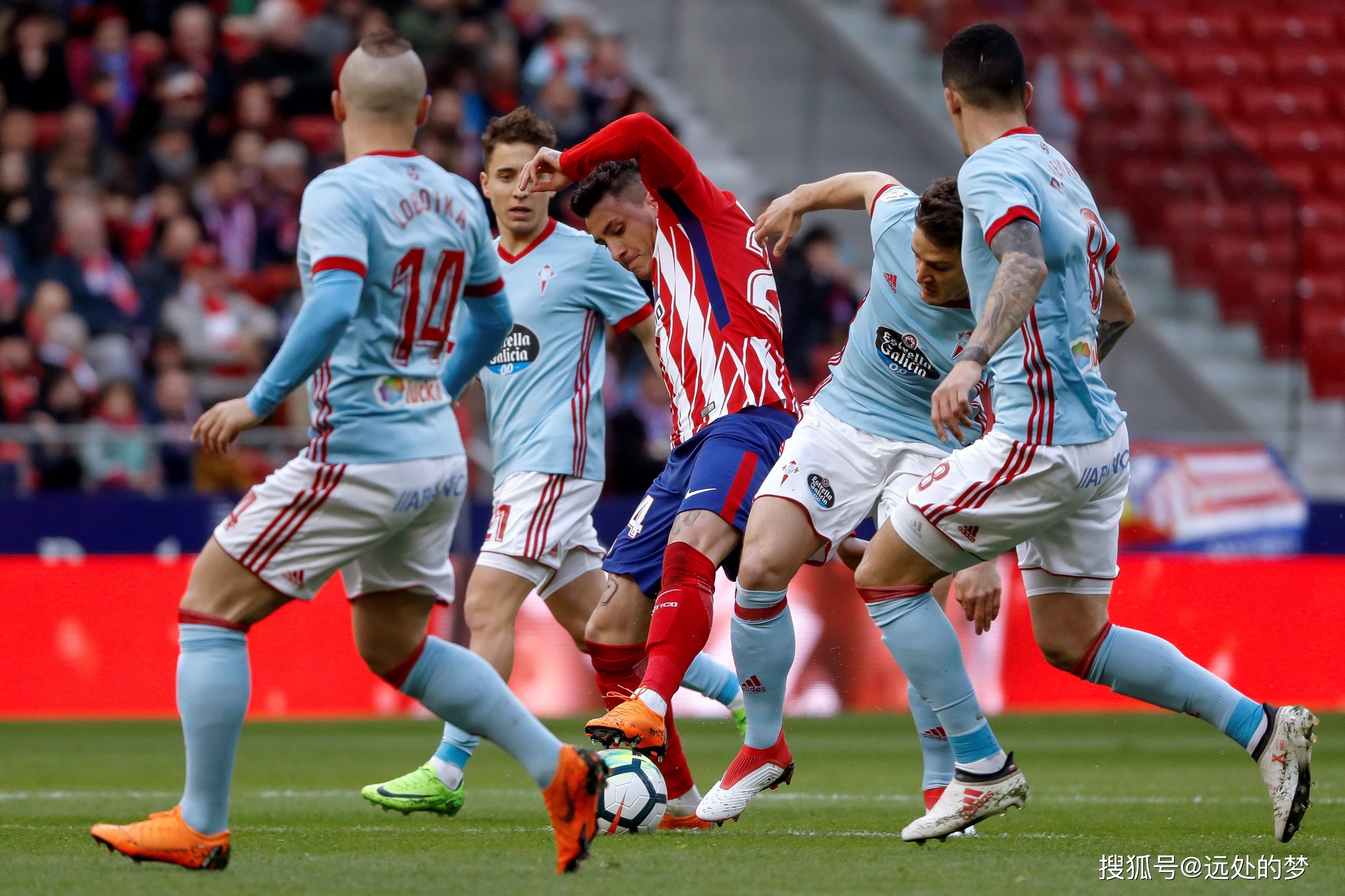 加拿大足球队在激烈比赛中胜出 加拿大足球队在激烈比赛中胜出