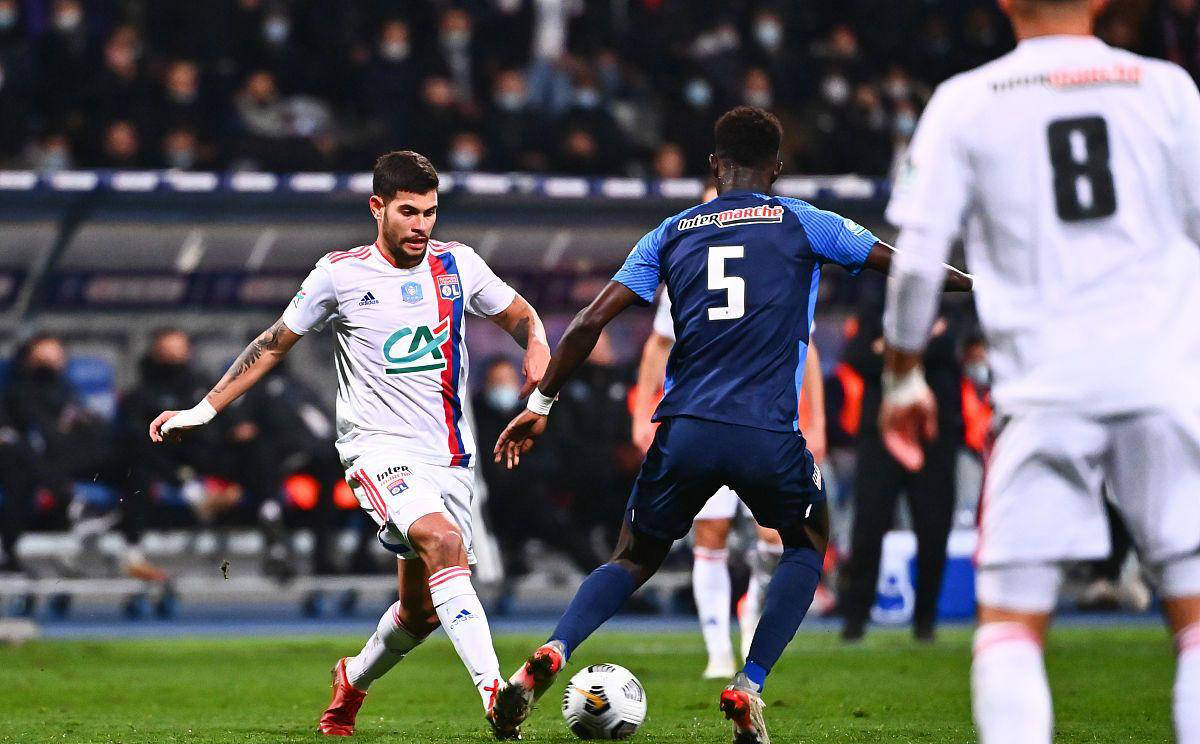 南特主场欢呼声不断,引领球队勇往直前 南特主场欢呼声不断,引领球队勇往直前