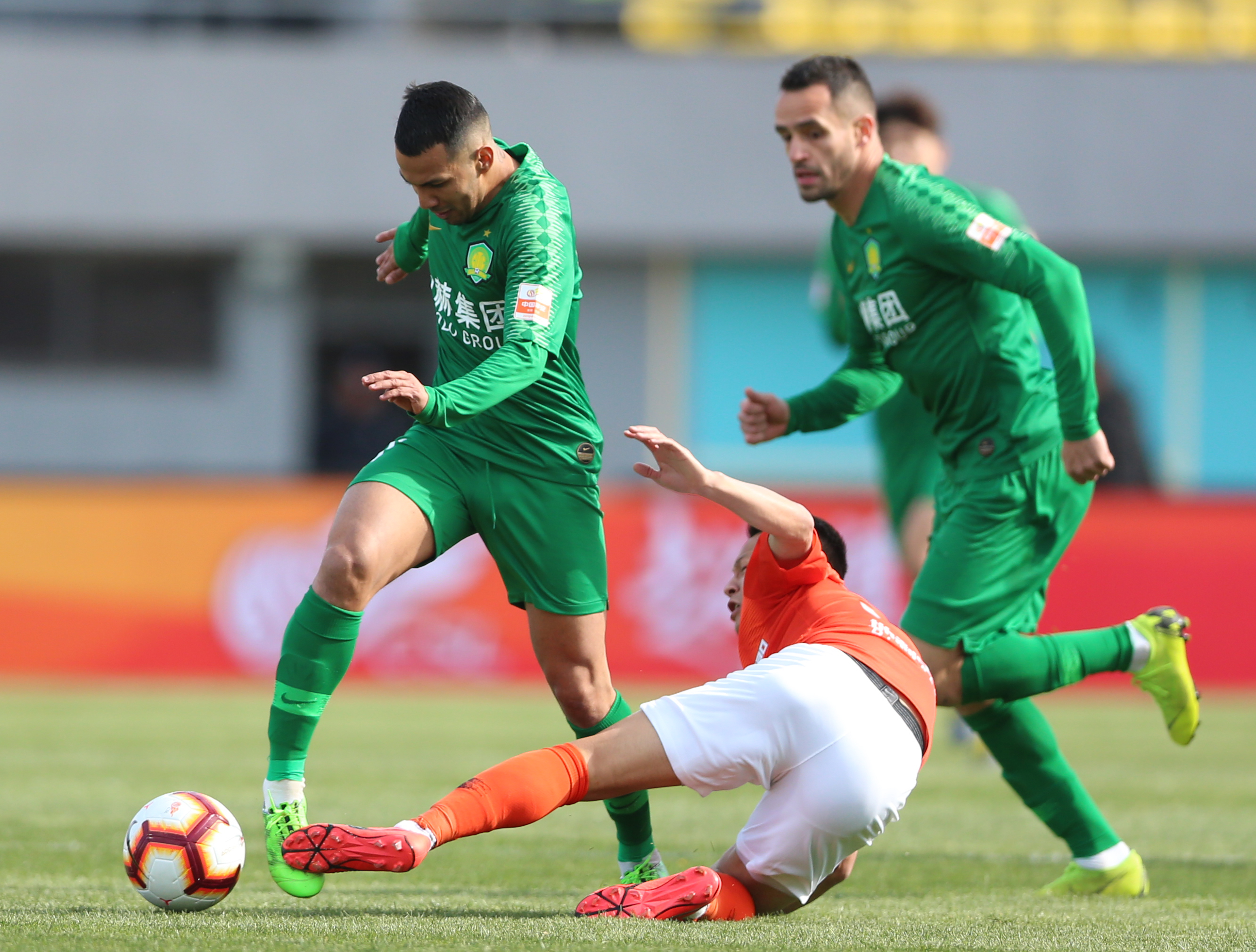 包含北京人和迎战深圳佳兆业,胜利在望全力拼搏的词条 包含北京人和迎战深圳佳兆业,胜利在望全力拼搏的词条