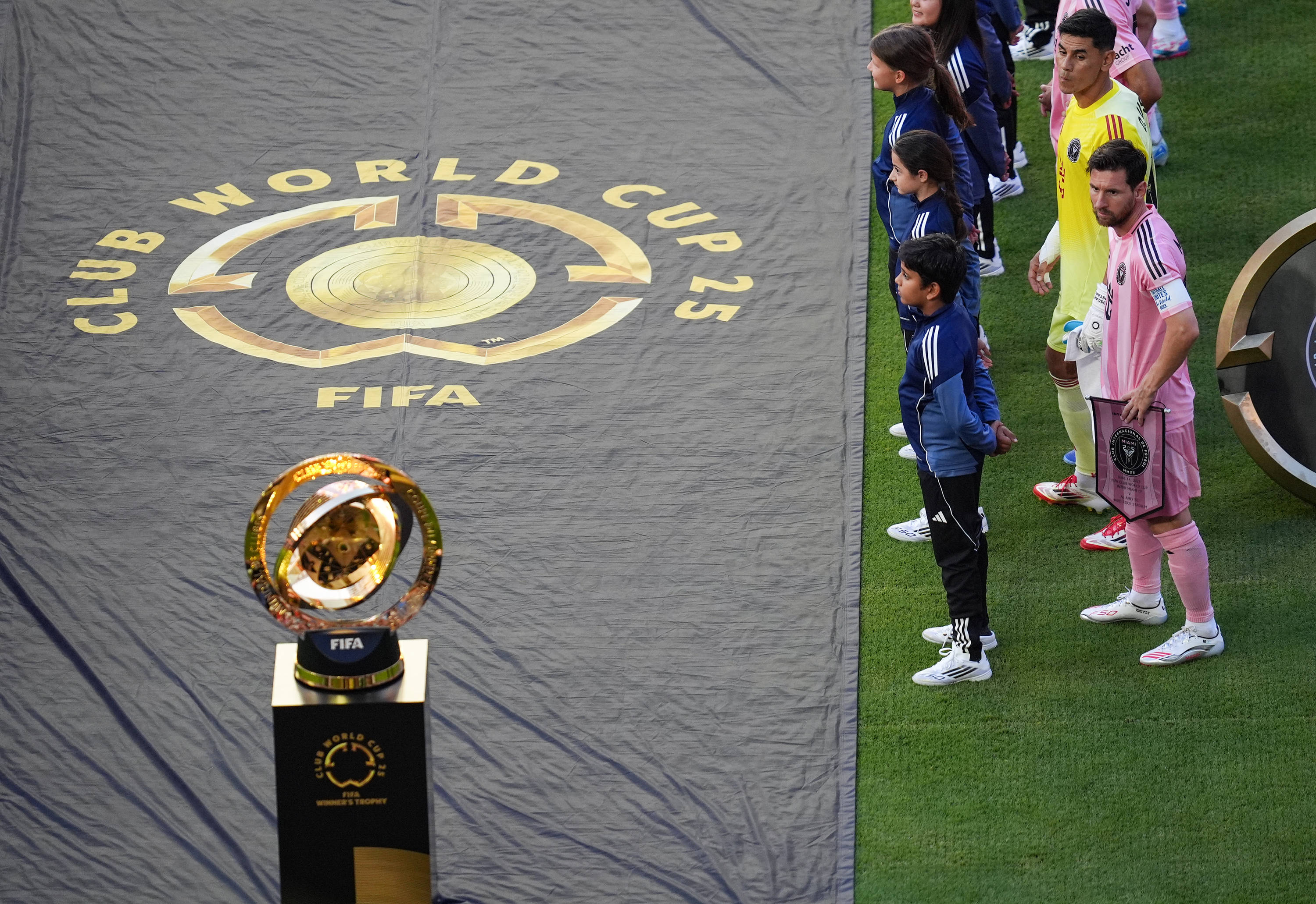 梅西领衔的球队获得重要比赛胜利 梅西领衔的球队获得重要比赛胜利