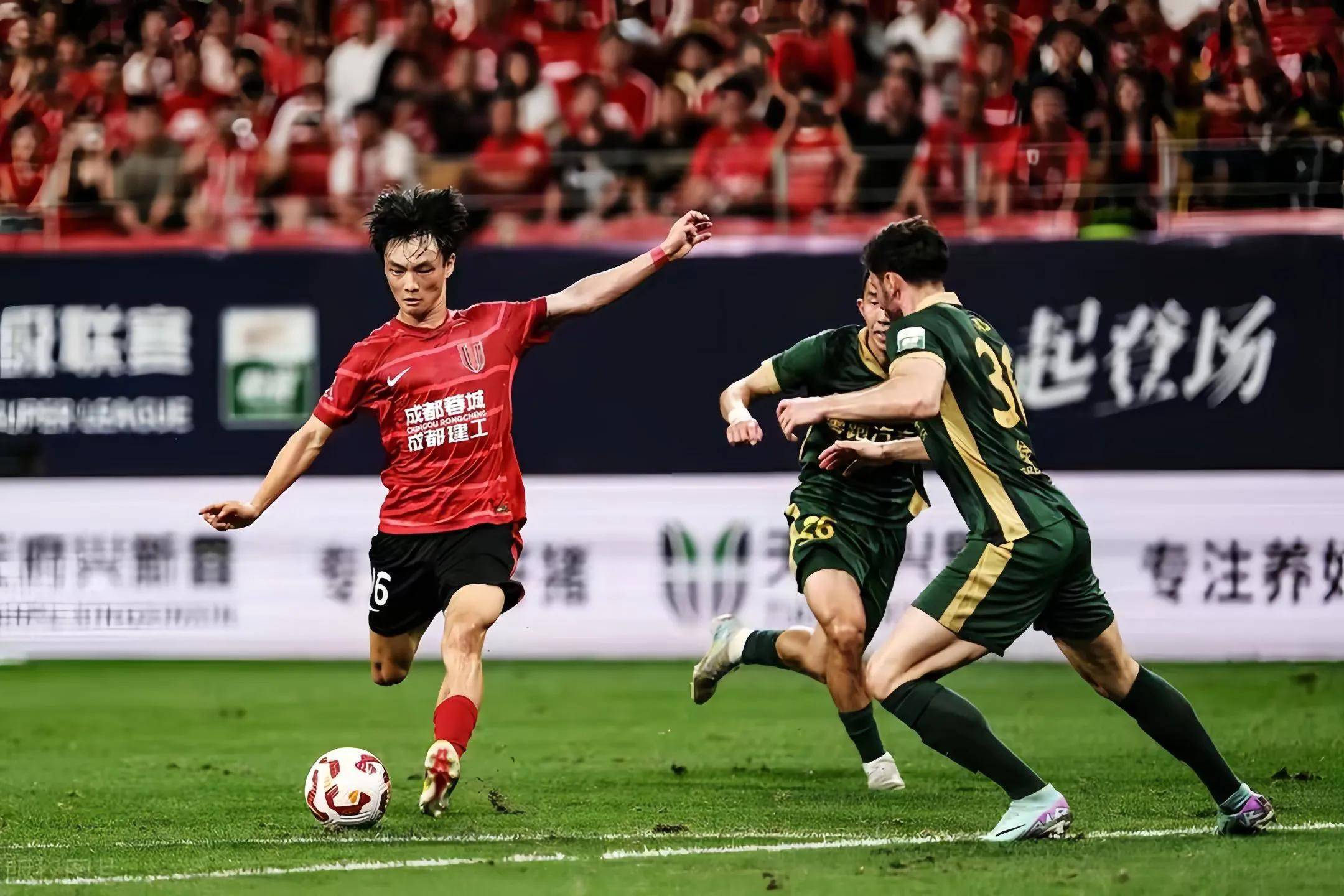 关于冠军争夺激烈,高居积分榜可望问鼎的信息 关于冠军争夺激烈,高居积分榜可望问鼎的信息