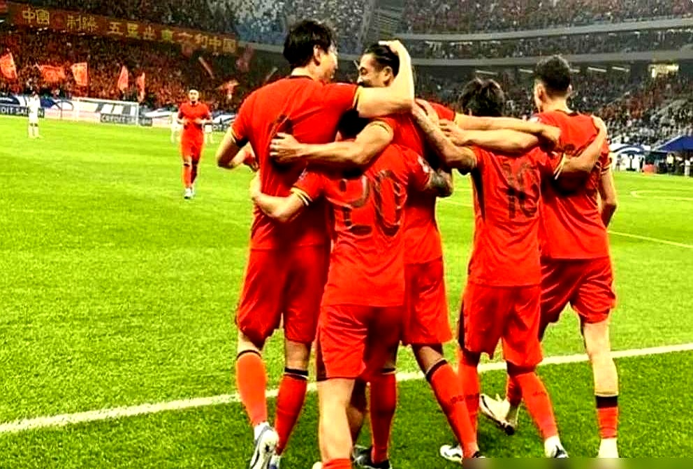 比赛中球队展现出顽强斗志取得胜利 比赛中球队展现出顽强斗志取得胜利