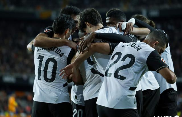 巴伦西亚将带着三分回家,力争逆转不懈 巴伦西亚将带着三分回家,力争逆转不懈