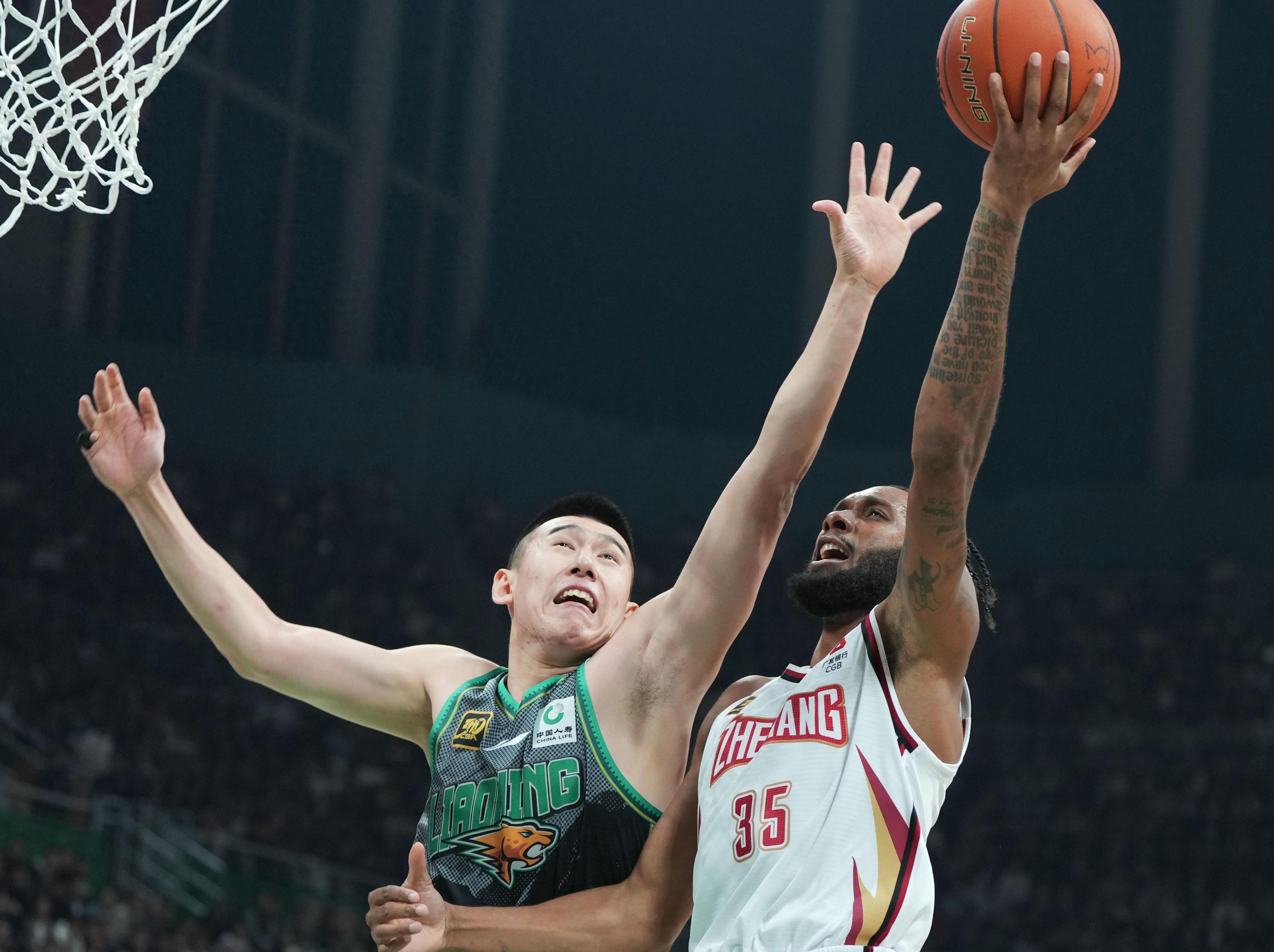 包含客场作战，辽宁队击败浙江队的词条