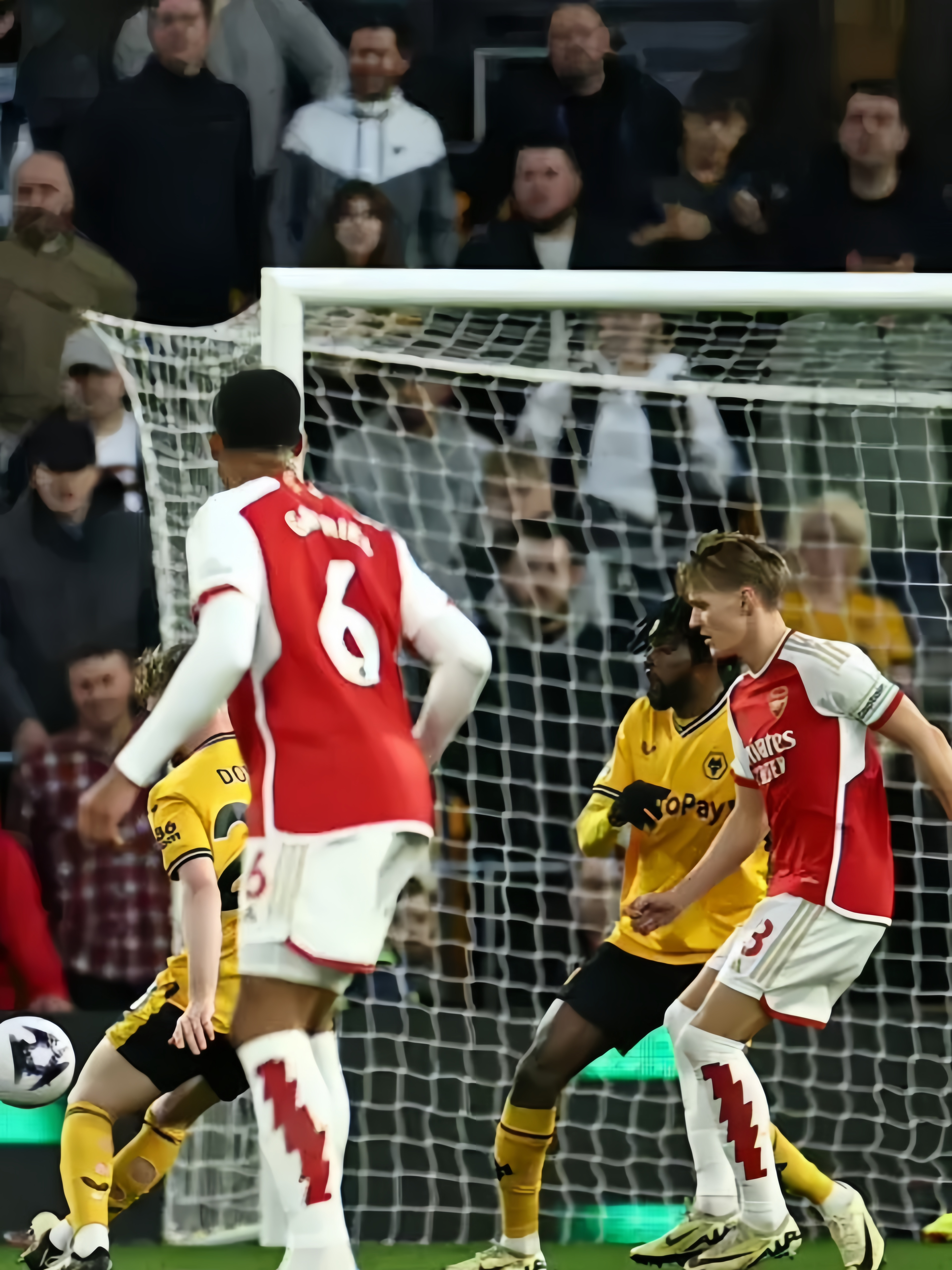 包含拜仁2-1艰难夺胜！晋级半决赛的词条