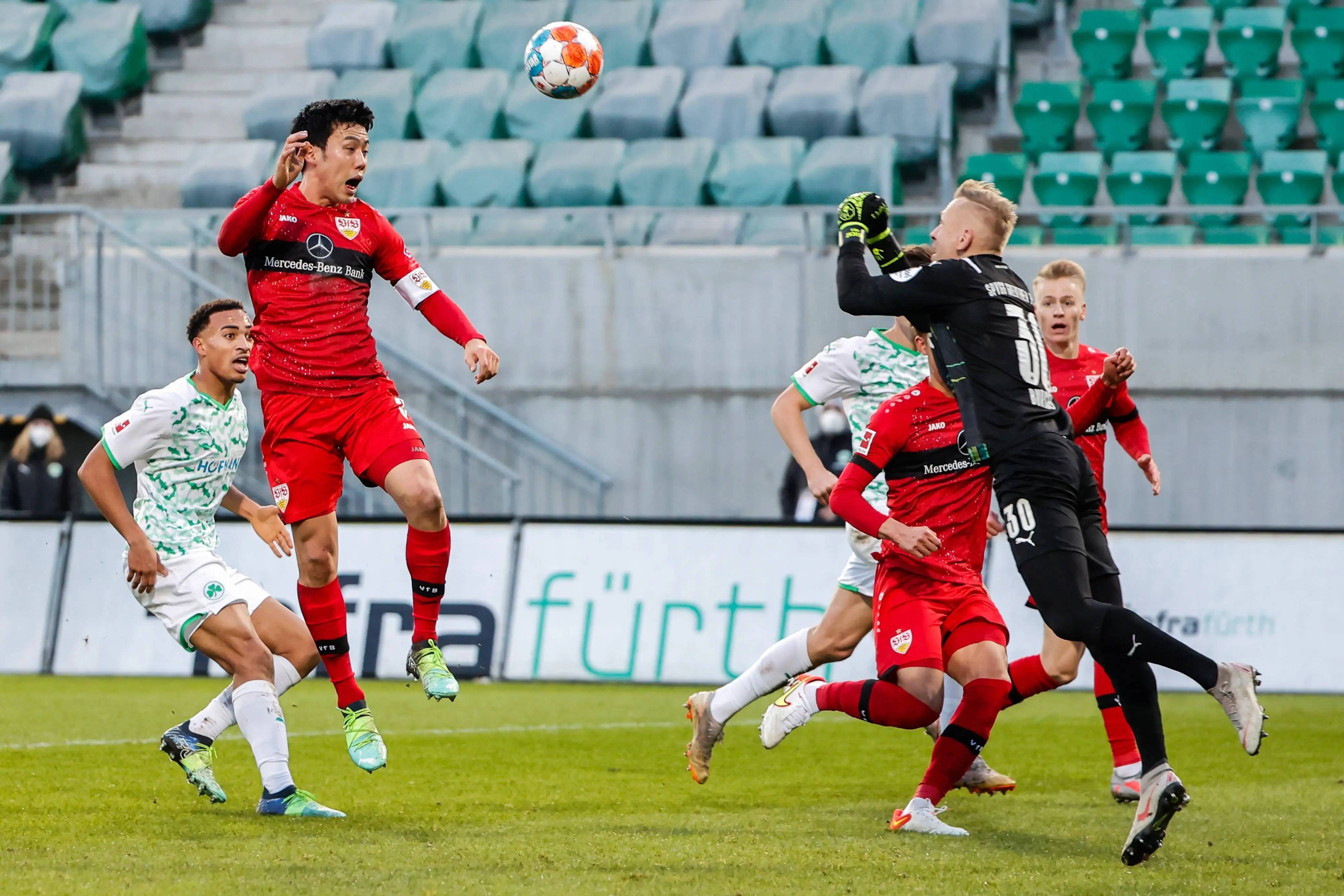 一触即发!紧张刺激的足球比赛即将拉开帷幕 一触即发!紧张刺激的足球比赛即将拉开帷幕