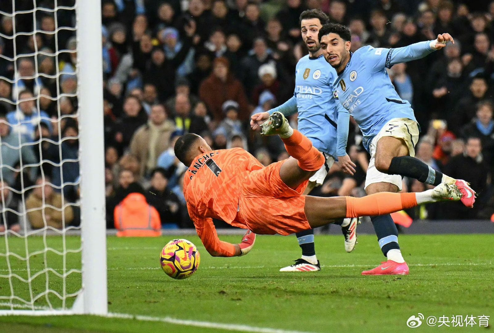 曼城主场大胜,保持追击节奏 曼城主场大胜,保持追击节奏