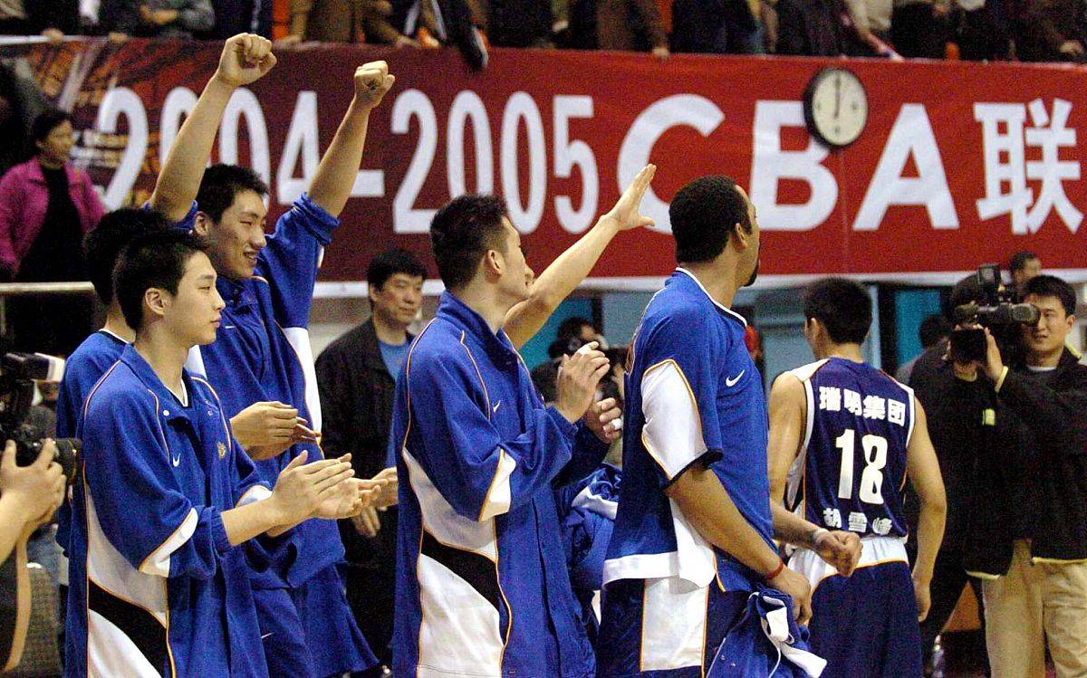 中国篮球职业联赛的精彩瞬间,球队表现神勇 中国篮球职业联赛的精彩瞬间,球队表现神勇