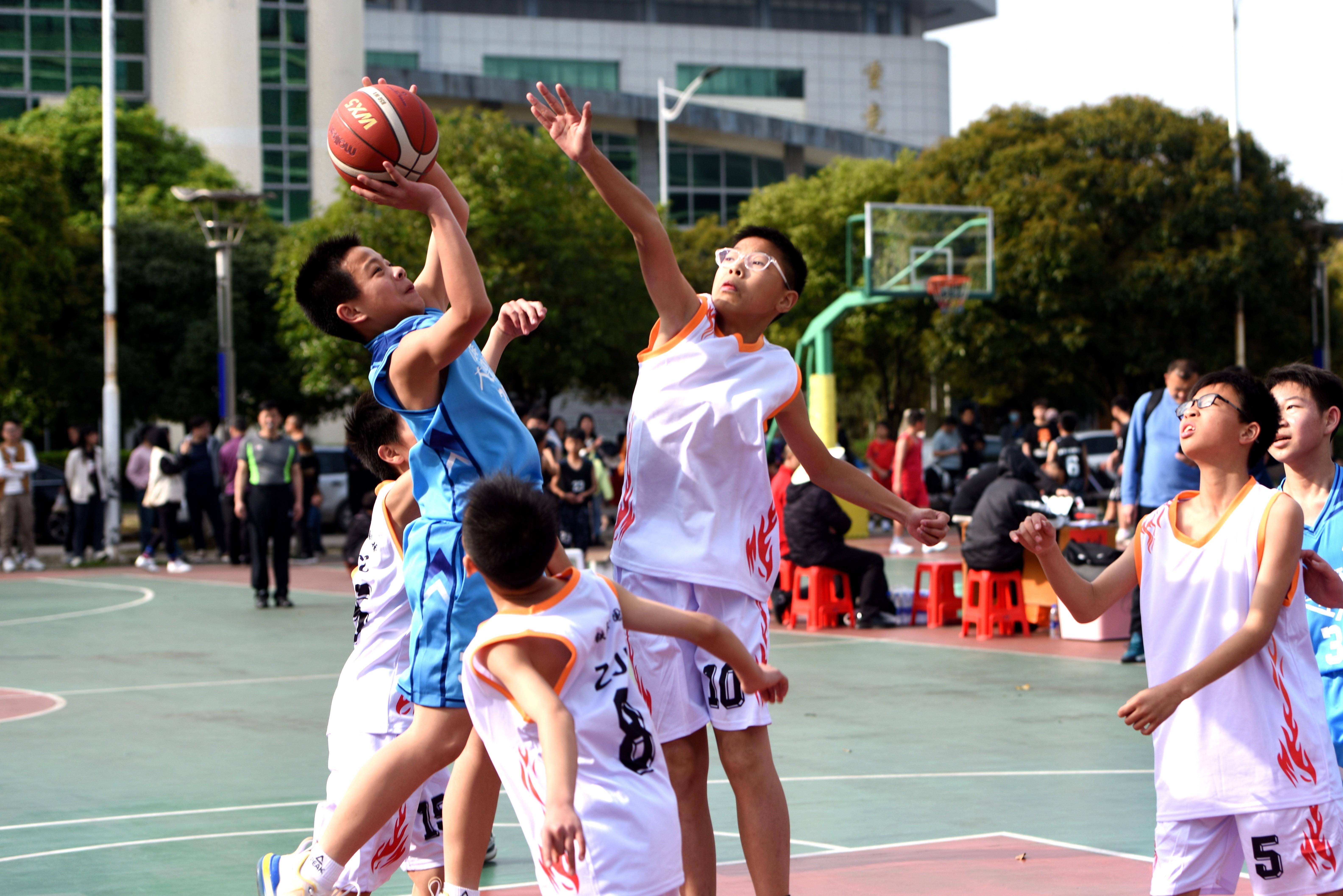 体育竞技场上展现出的激烈角逐 体育竞技场上展现出的激烈角逐