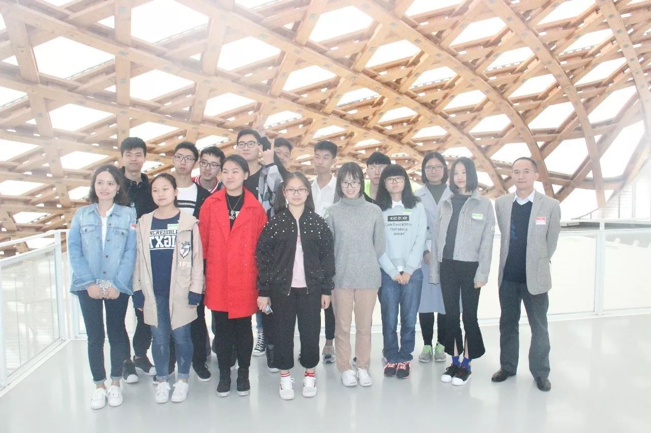 -梅斯球员组团参观博物馆，增进队内友情的简单介绍