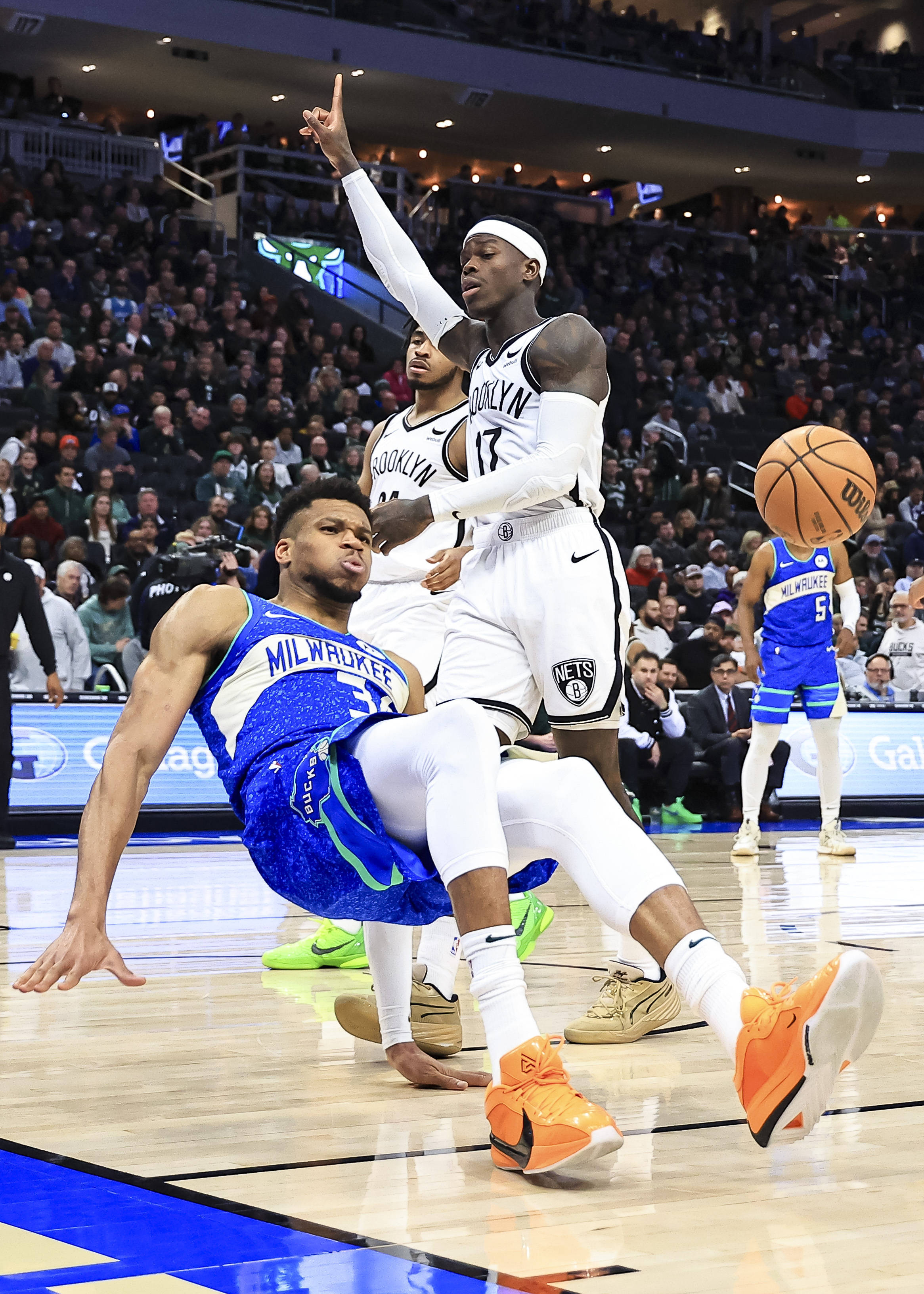 关于雄鹿队壮阔逆转,安特托昆波神奇表现的信息 关于雄鹿队壮阔逆转,安特托昆波神奇表现的信息