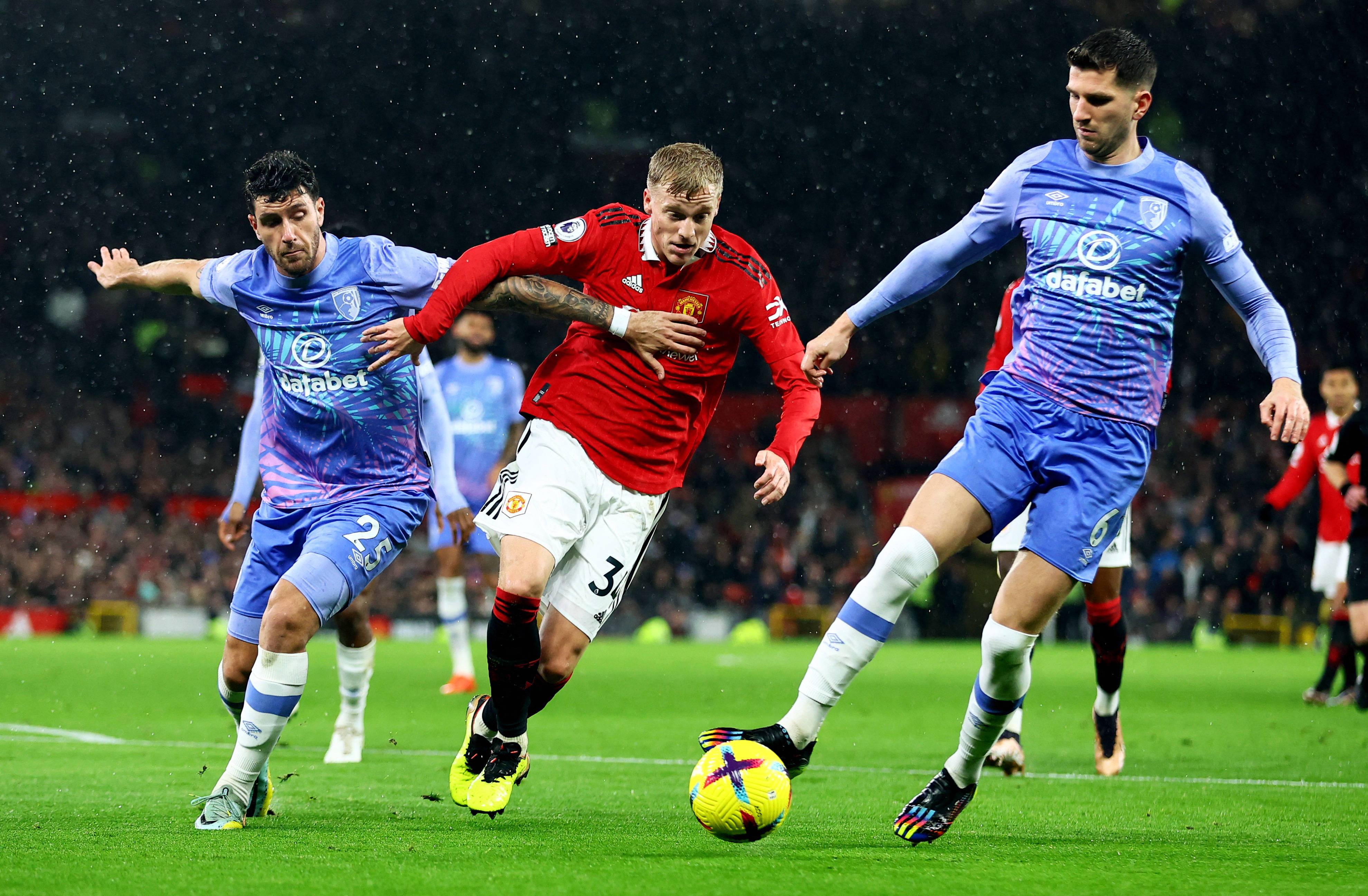 法甲联赛悬念重重,赛场上竞争激烈 法甲联赛悬念重重,赛场上竞争激烈