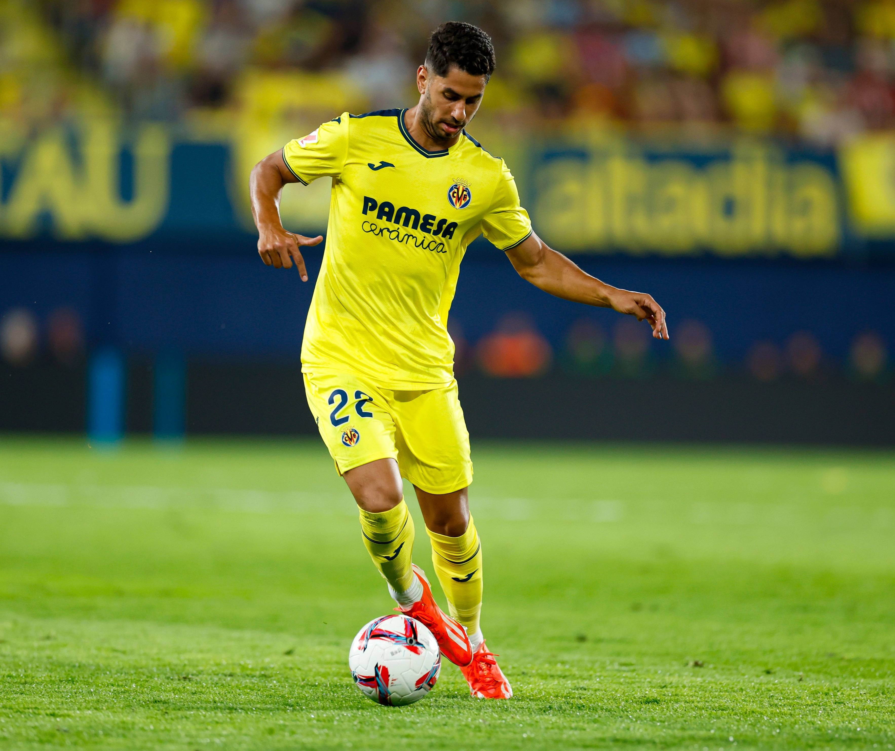 马德里竞技女足球员展示球技技巧 马德里竞技女足球员展示球技技巧