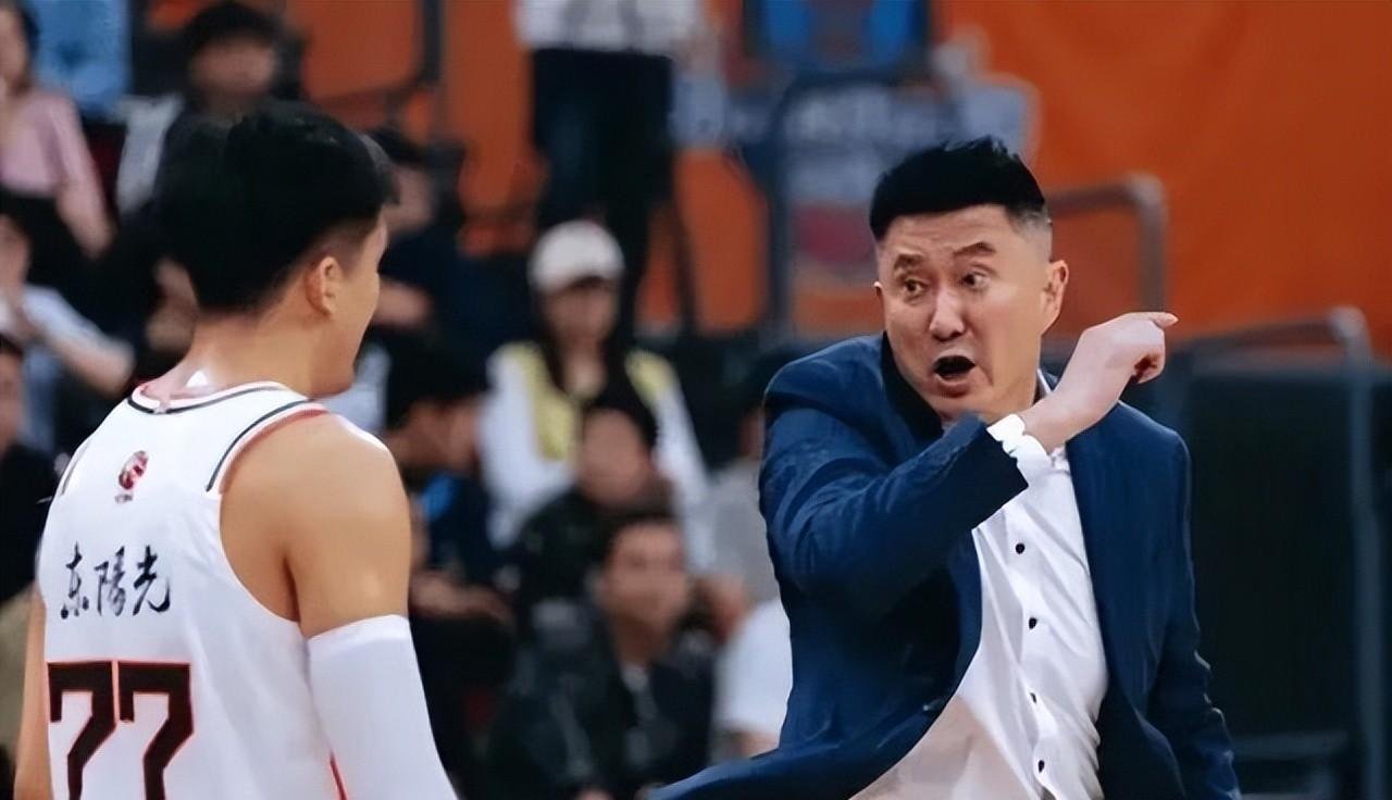 球队筹备不足,遭遇连败,状态低迷 球队筹备不足,遭遇连败,状态低迷