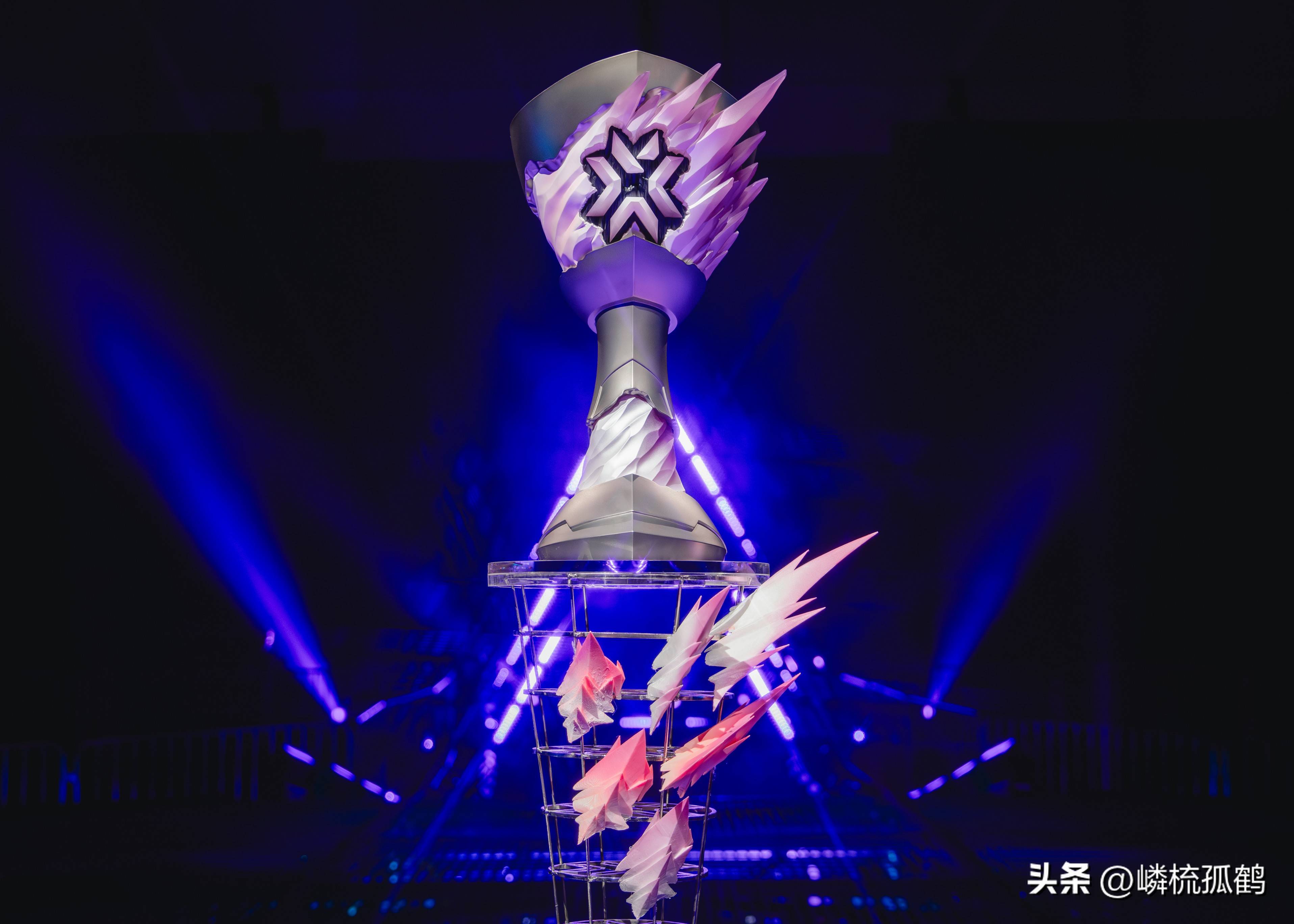 FNC碾压EDG,Perkz极限生还后反打鏖战多局四强赛,强势挺进下一轮的简单介绍 FNC碾压EDG,Perkz极限生还后反打鏖战多局四强赛,强势挺进下一轮的简单介绍