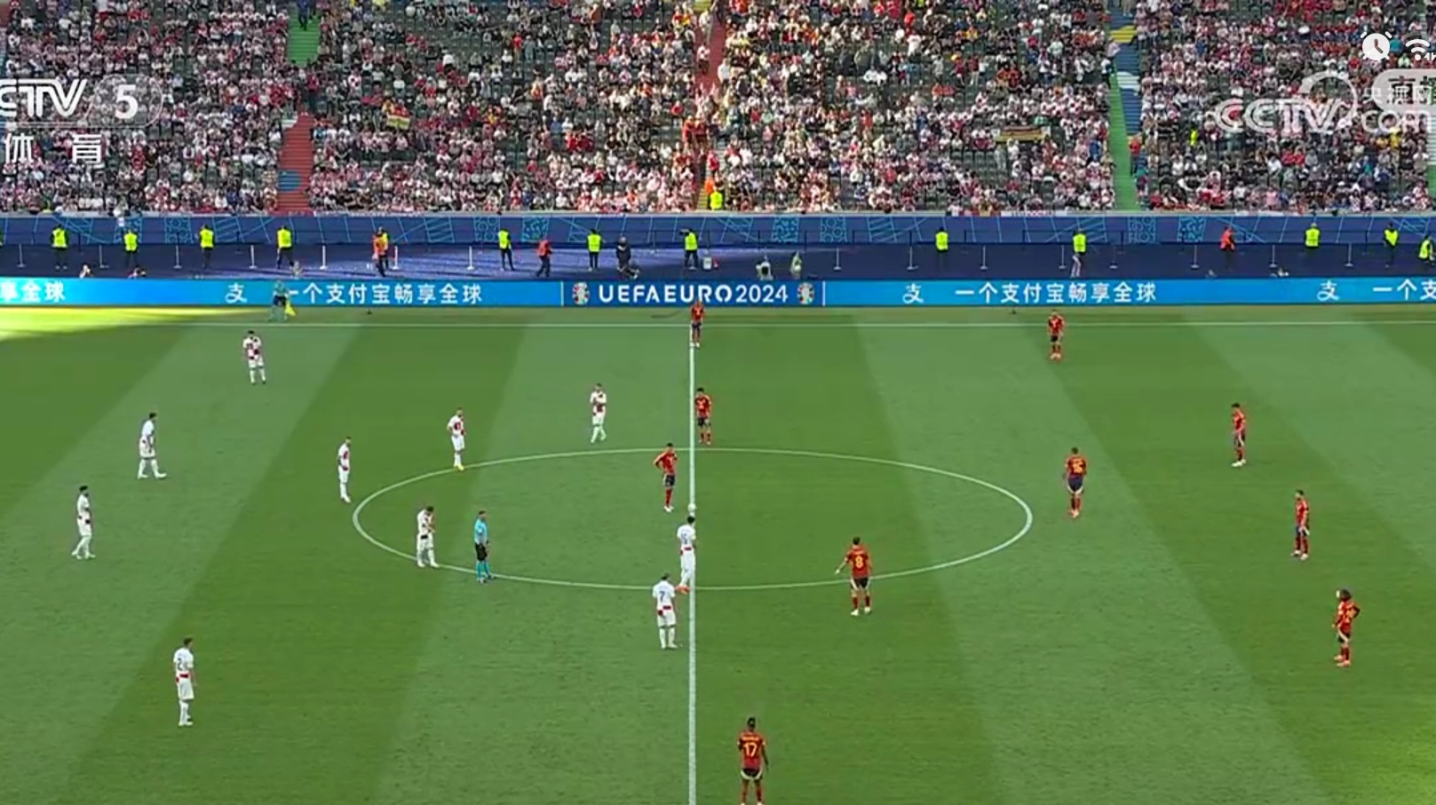 欧洲杯：西班牙队大胜晋级