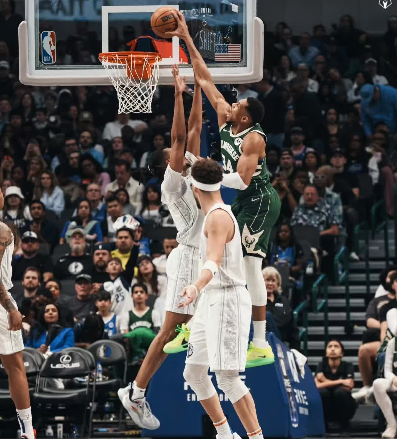 雄鹿客场击败76人,字母哥砍下35分 雄鹿客场击败76人,字母哥砍下35分