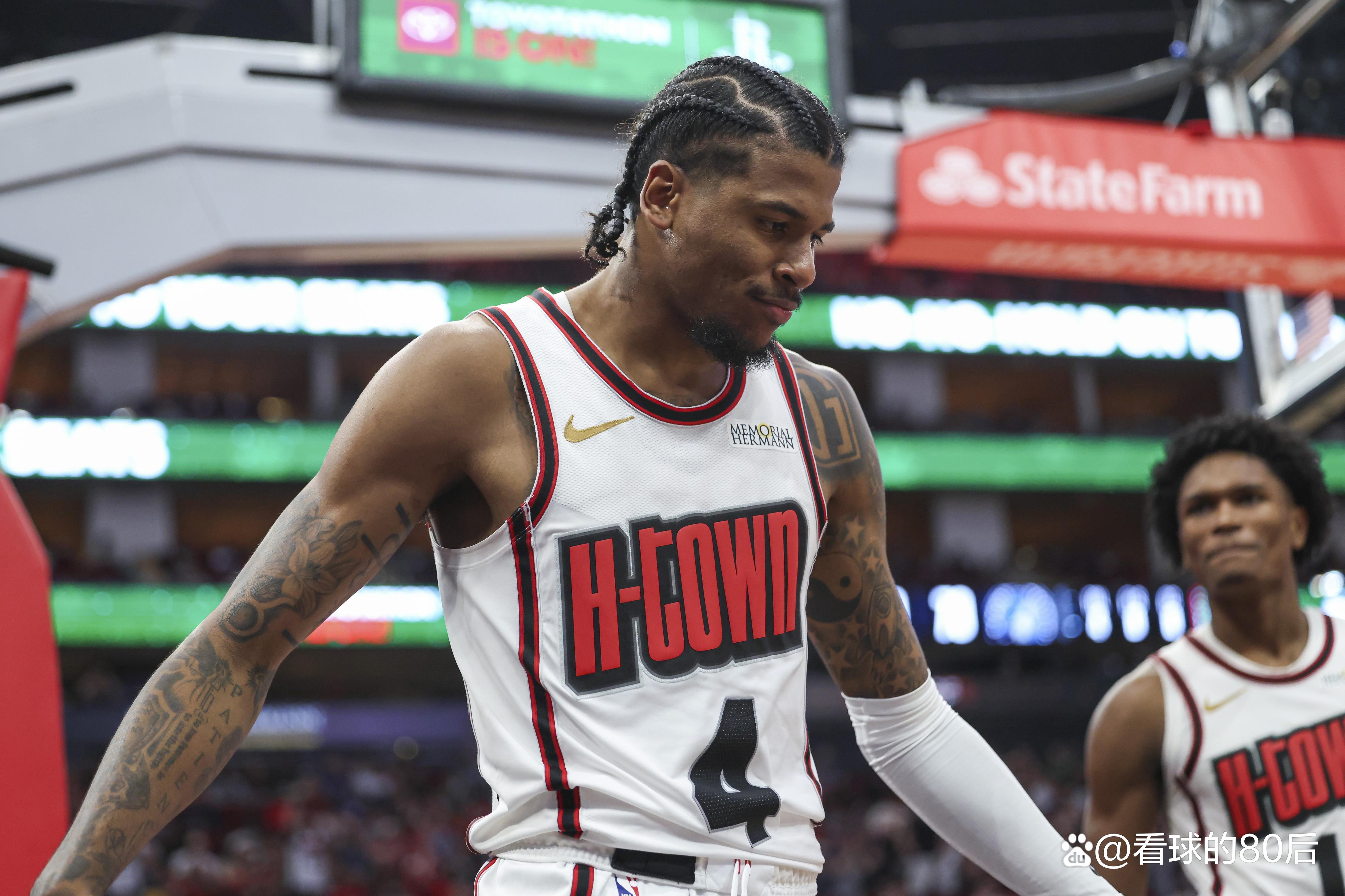 火箭主场迎战猛龙，火力全开取得胜利