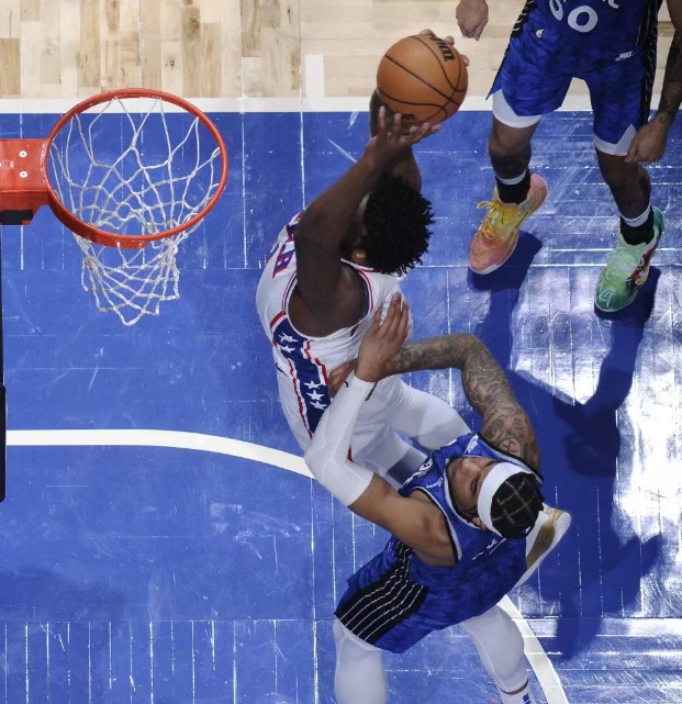 76人大胜热火,恩比德砍下25分 76人大胜热火,恩比德砍下25分