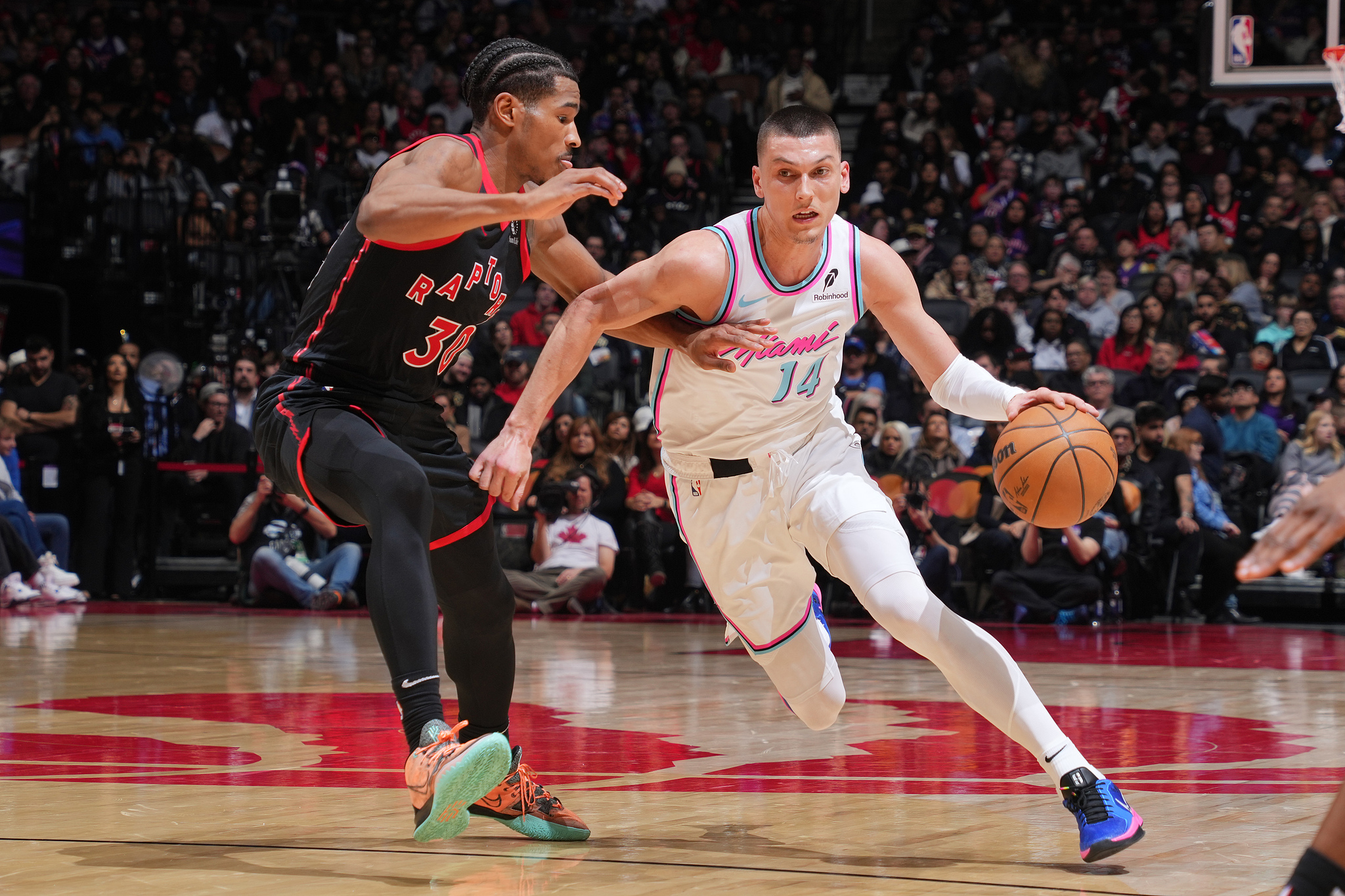 活塞胜马刺取得三连胜:格里芬独砍32分称霸场上的简单介绍 活塞胜马刺取得三连胜:格里芬独砍32分称霸场上的简单介绍