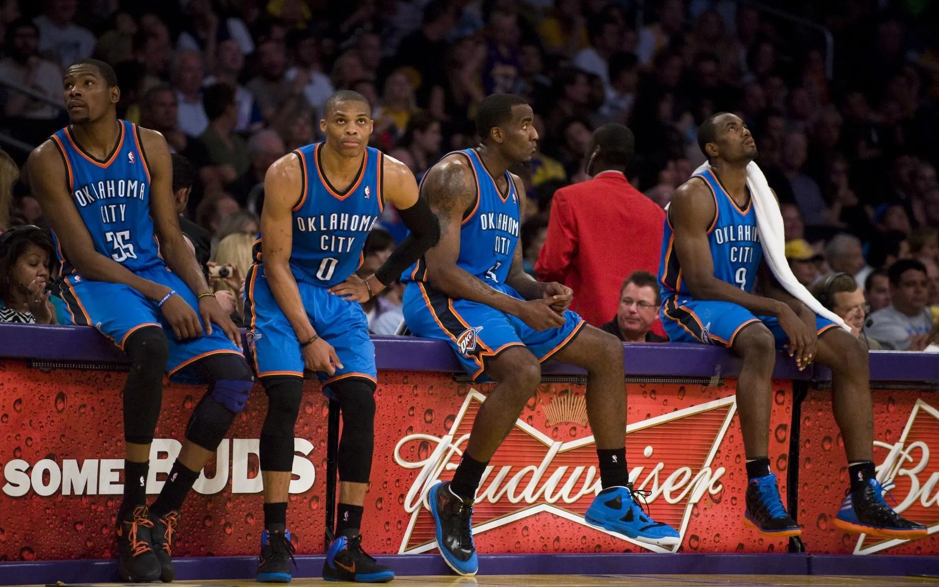 步行者队连续两轮获胜,积极备战季后赛 步行者队连续两轮获胜,积极备战季后赛