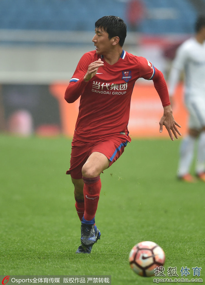 苏宁萨卡带领拦攻断球，赢球前跃升