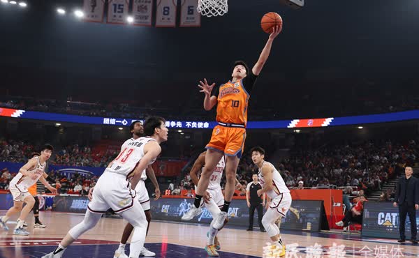 开云体育app-上海男篮逆袭新疆队，力挽颓势