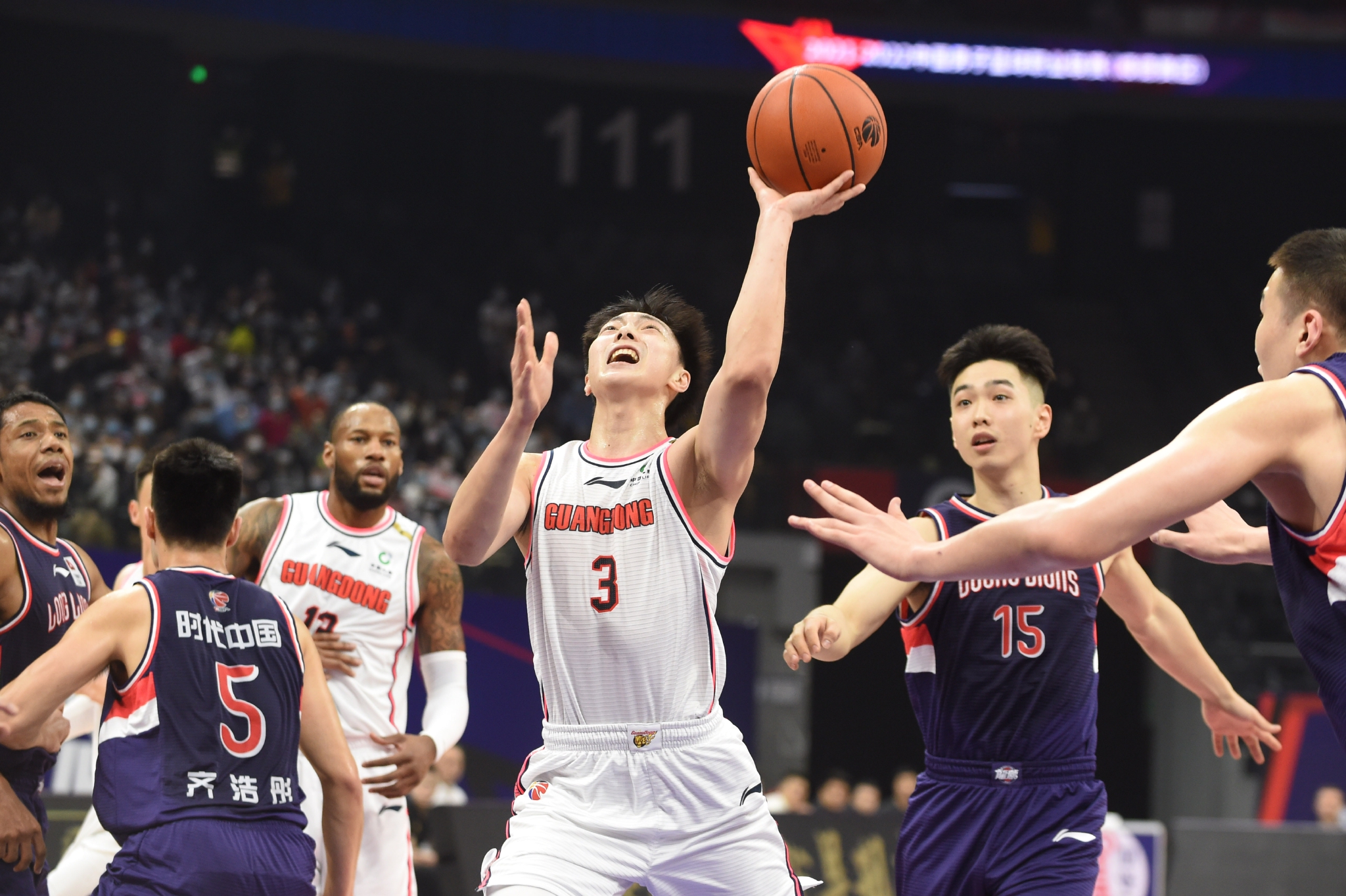 开云APP-防守猛犸队赢得关键胜利，晋级季后赛