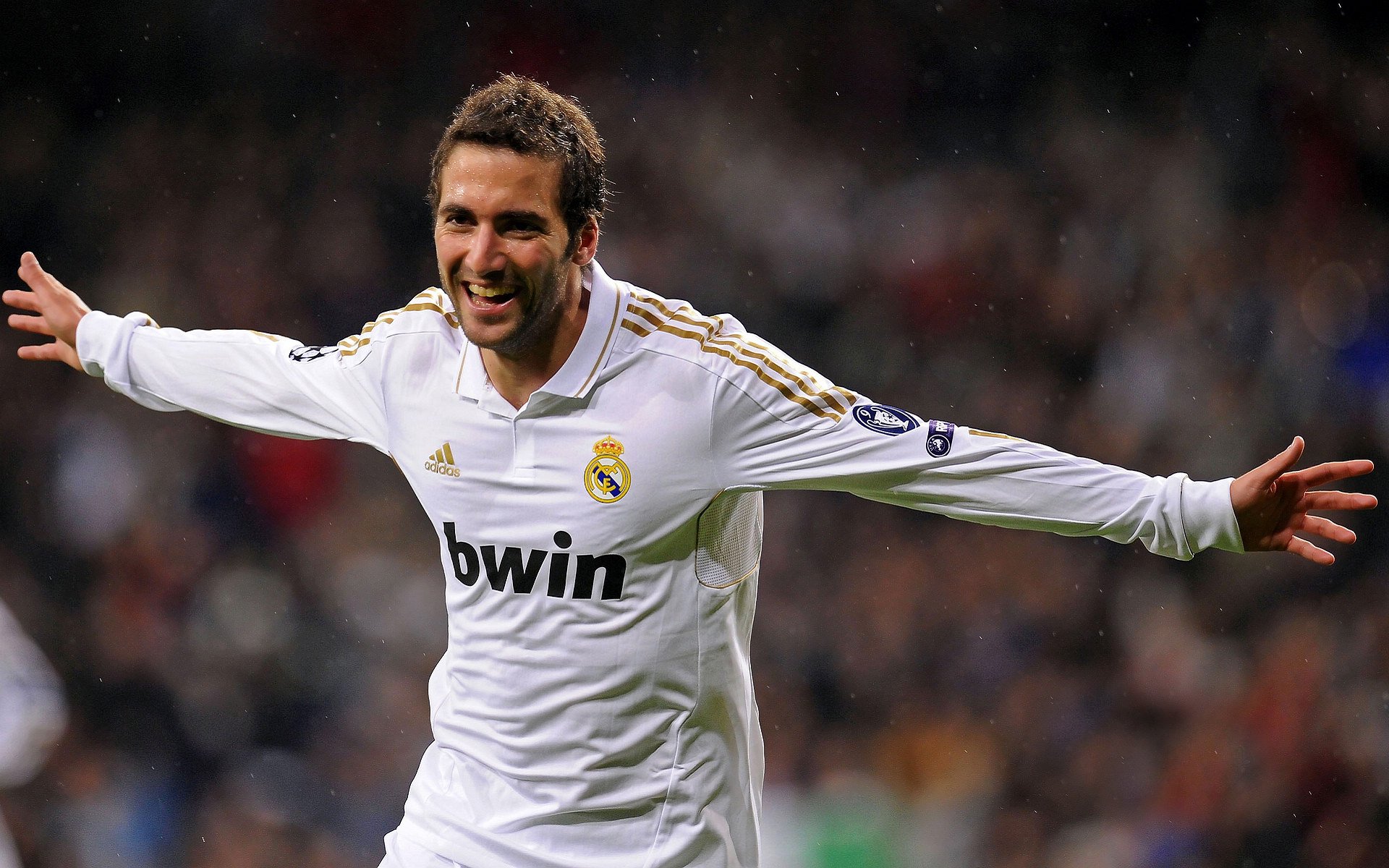 暴雪与灯火间,阿圭罗的里程碑与足球的两种心跳